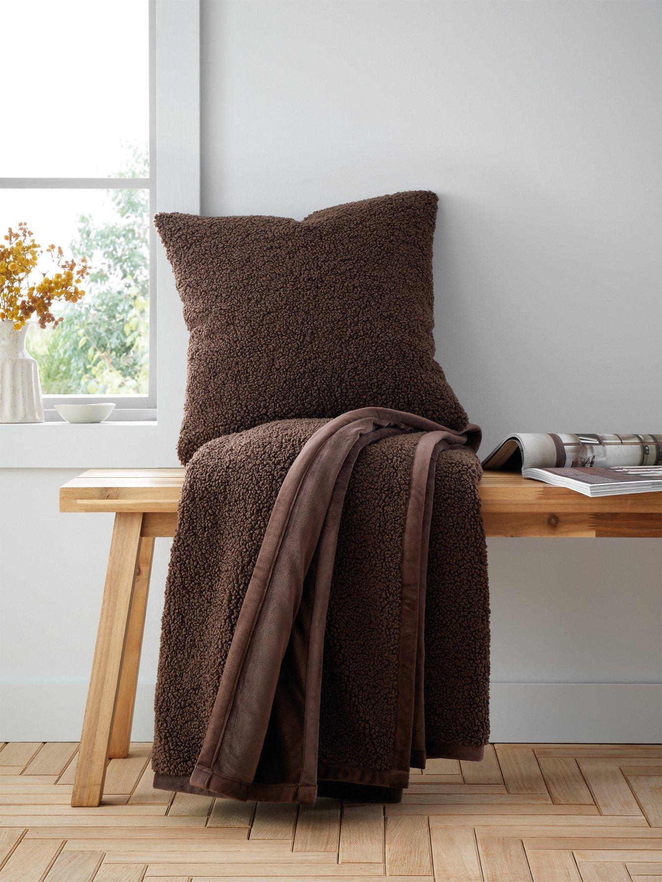 Image 5 of 6 of Catherine Lansfield So Soft Velvet Boucle Throw