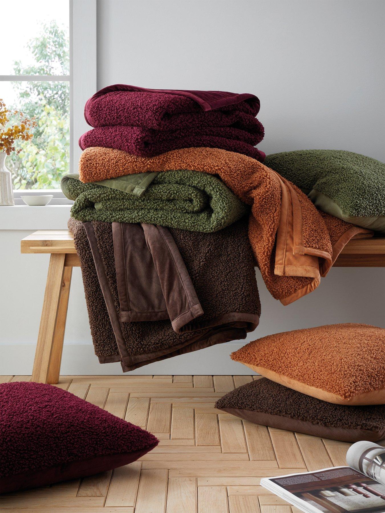 Image 6 of 6 of Catherine Lansfield So Soft Velvet Boucle Throw