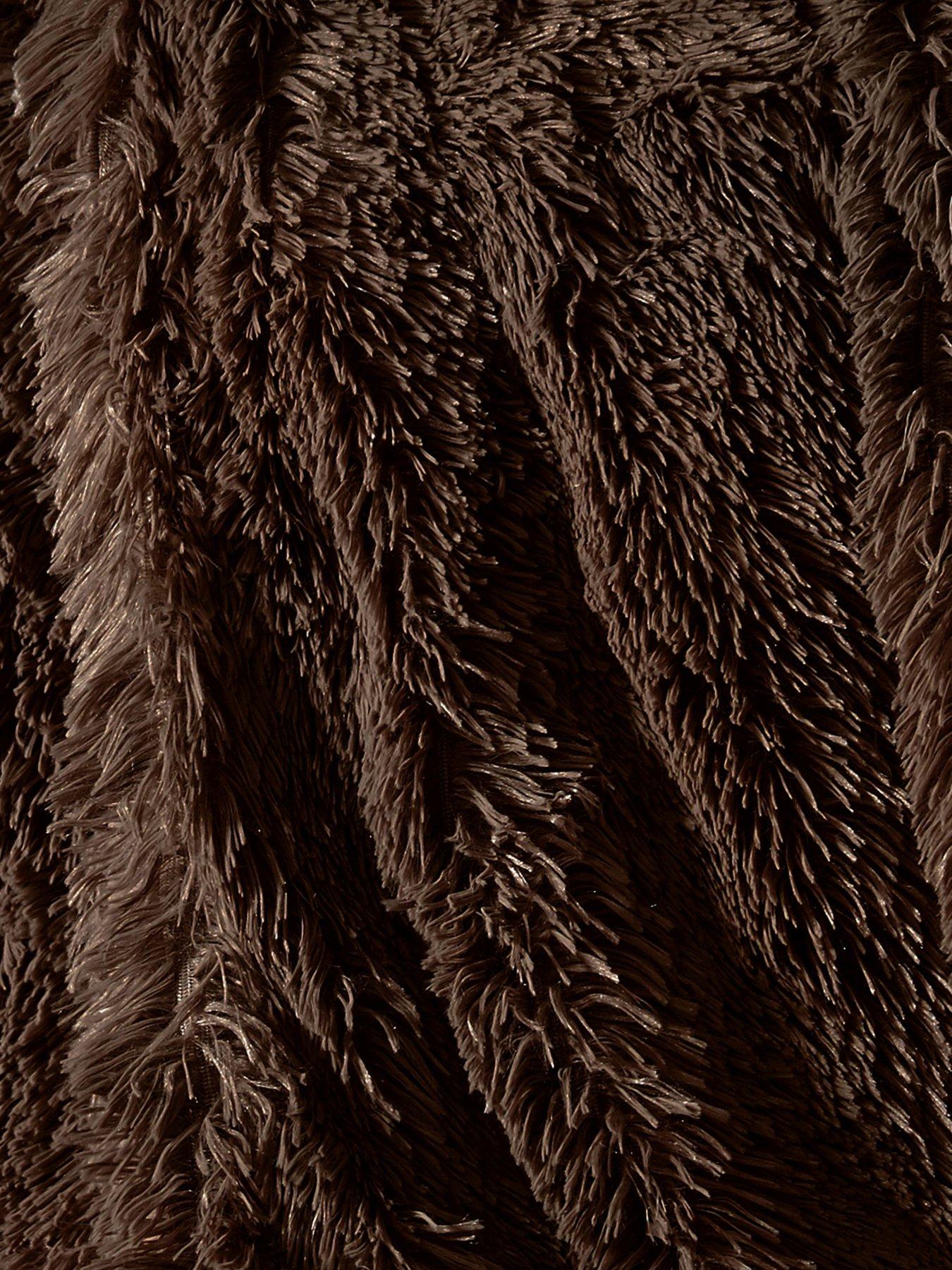 Image 3 of 5 of Catherine Lansfield Cuddly Throw- 150x200cm