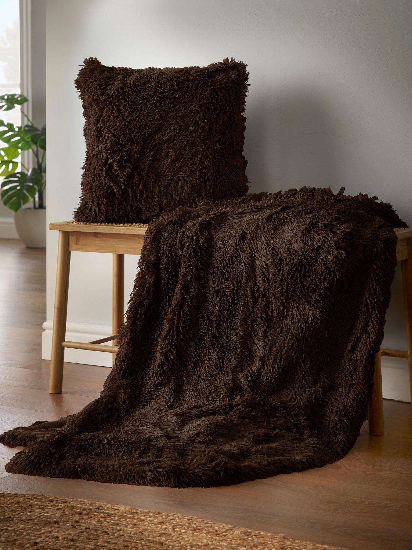 Image 5 of 5 of Catherine Lansfield Cuddly Throw- 150x200cm