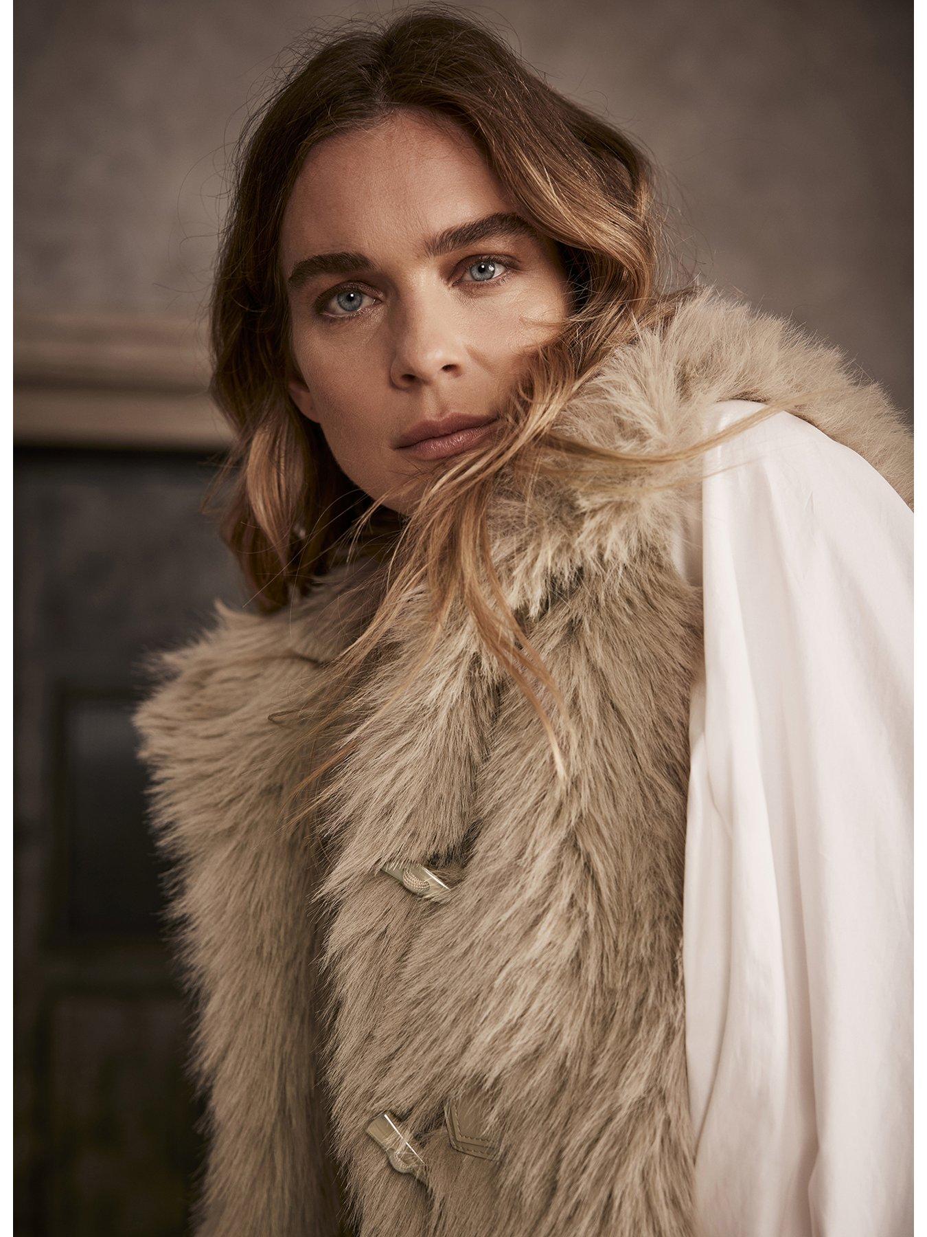 Mint velvet faux fur gilet clearance