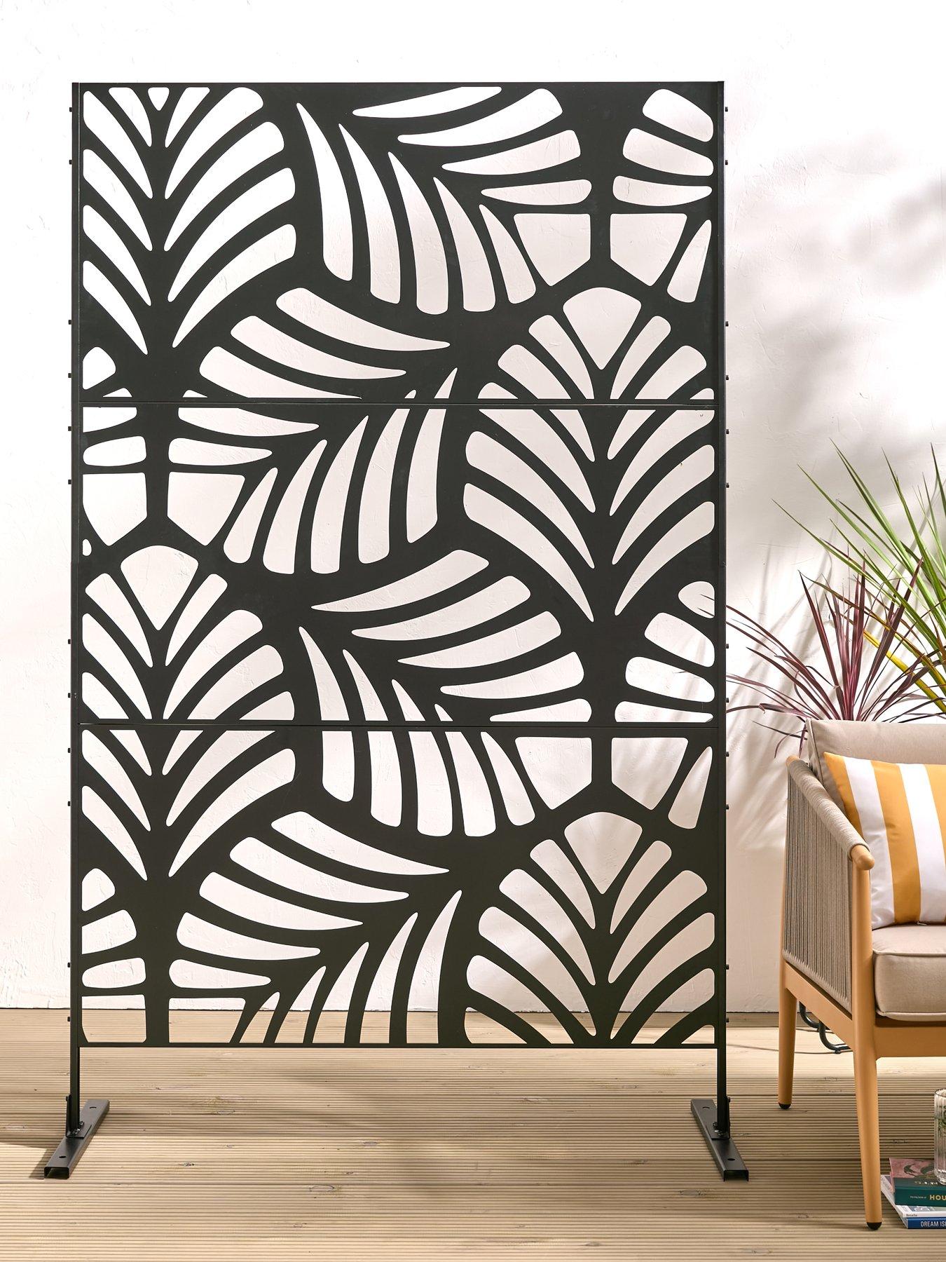Image 1 of 5 of The Very Collection Vertical Leaf&nbsp;Metal Garden Screen&nbsp;(Free Standing - 3 Sheets)