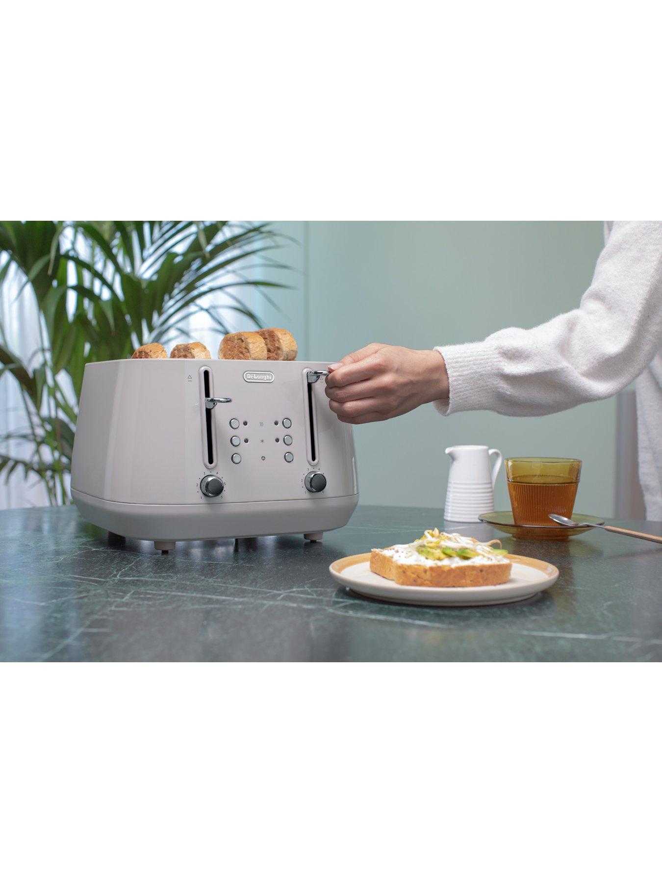 Image 6 of 8 of DeLonghi Eclettica 4-Slice&nbsp;Toaster - Beige