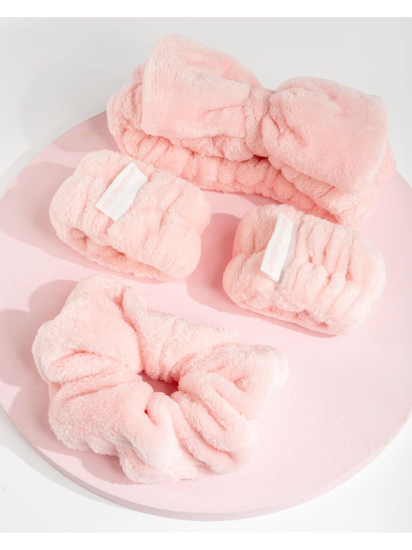 Image 2 of 6 of Brushworks The Classic Cleansing Accessory Set
