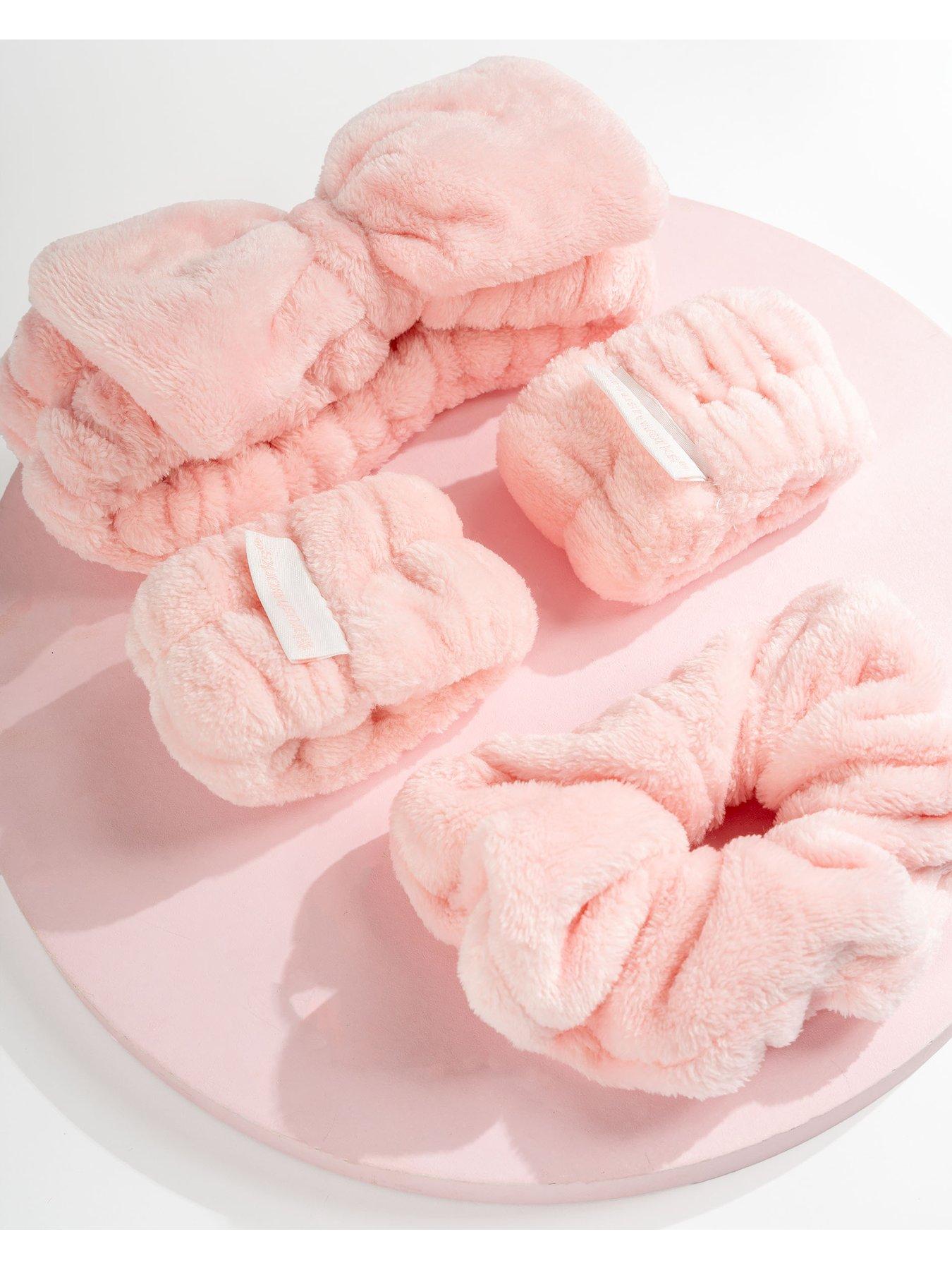 Image 3 of 6 of Brushworks The Classic Cleansing Accessory Set