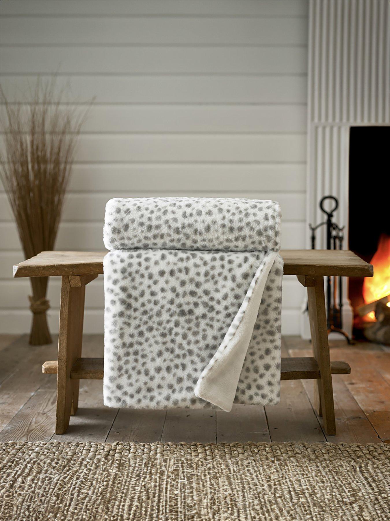 Product photograph of Deyongs Matlock Faux Fur Throw 130x150cm - Silver from very.co.uk