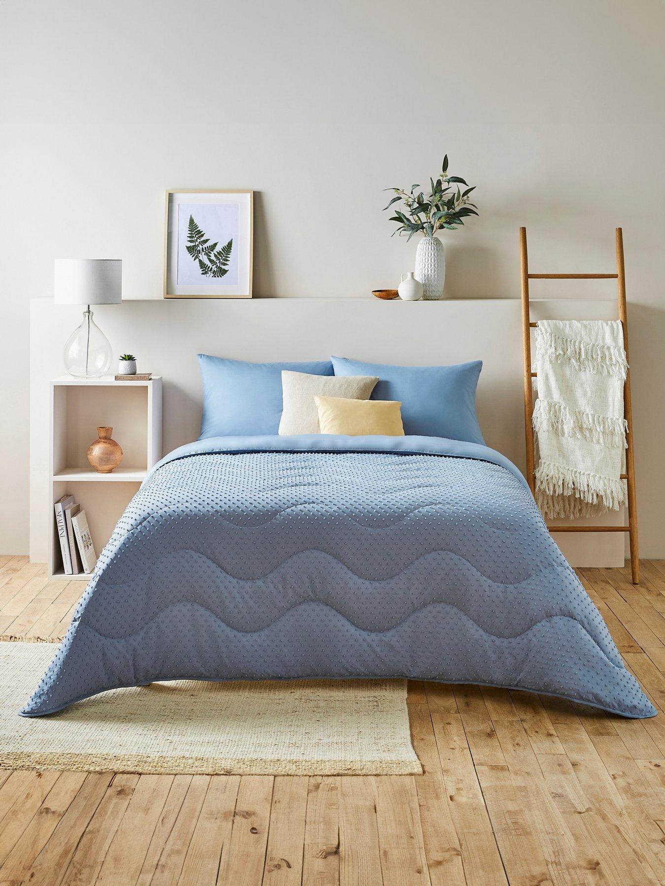 undefined Tufted Dots 10.5 Tog Coverless Quilt and Pillowcase Set