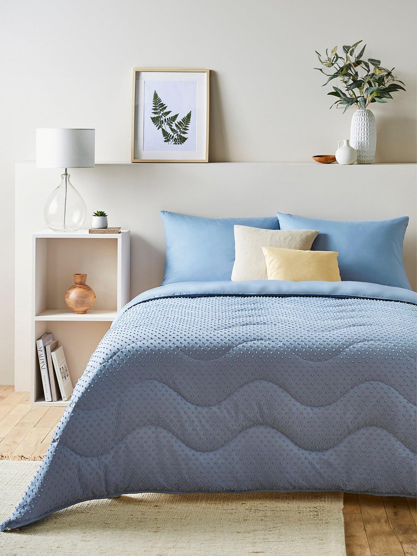 Image 3 of 5 of Night Lark Tufted Dots 10.5 Tog Coverless Quilt and Pillowcase Set