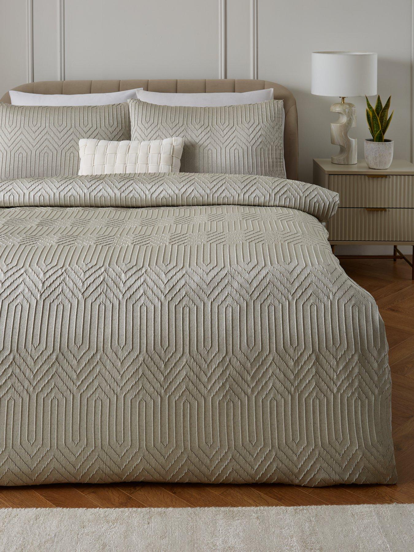 The Very Collection Milan 3D Jacquard Duvet Cover Set