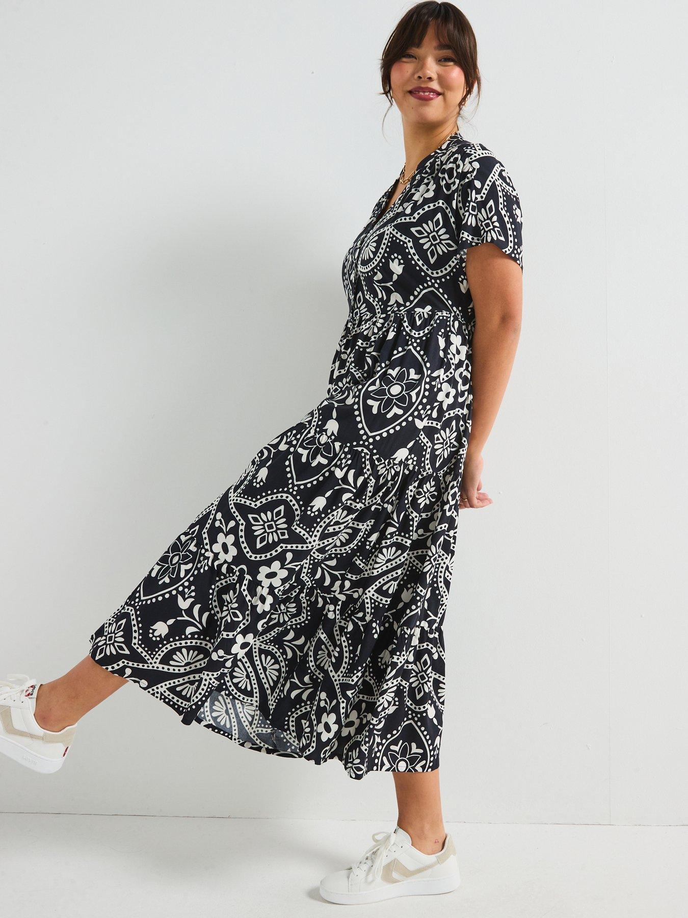 Image 3 of 6 of V by Very Curve Printed Tiered Midaxi Dress - Floral Print