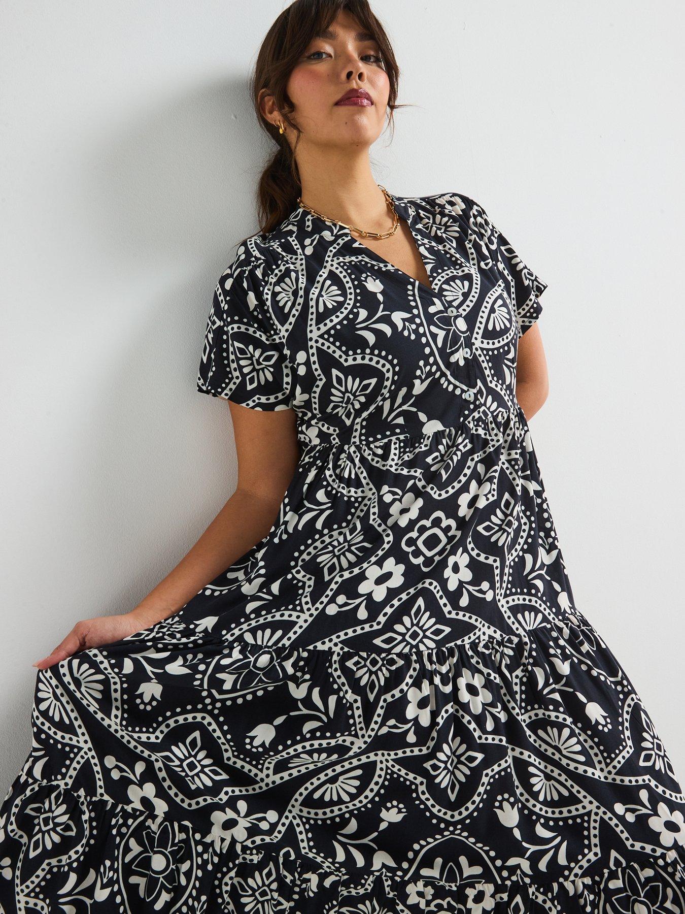 Image 4 of 6 of V by Very Curve Printed Tiered Midaxi Dress - Floral Print