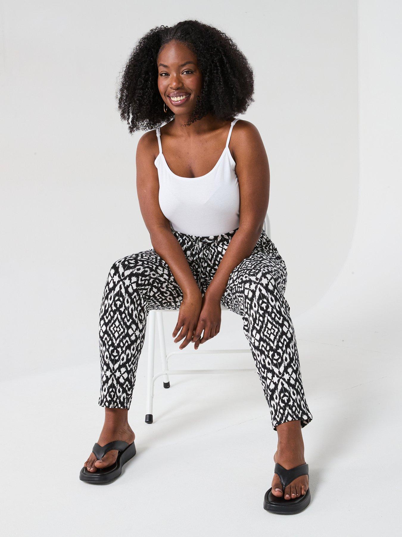 Image 6 of 6 of V by Very Curve Jersey Tapered Leg Trouser - Monochrome Print
