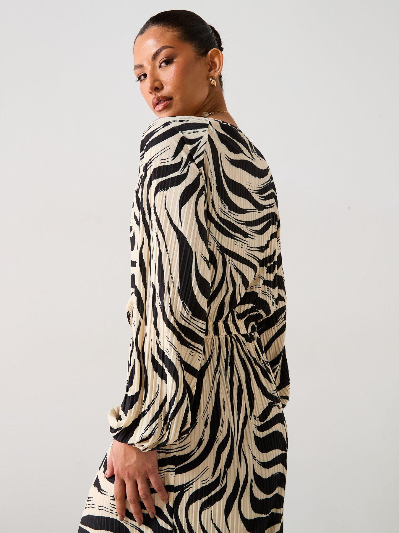 Image 2 of 6 of V by Very Printed Co-Ord Top - Black