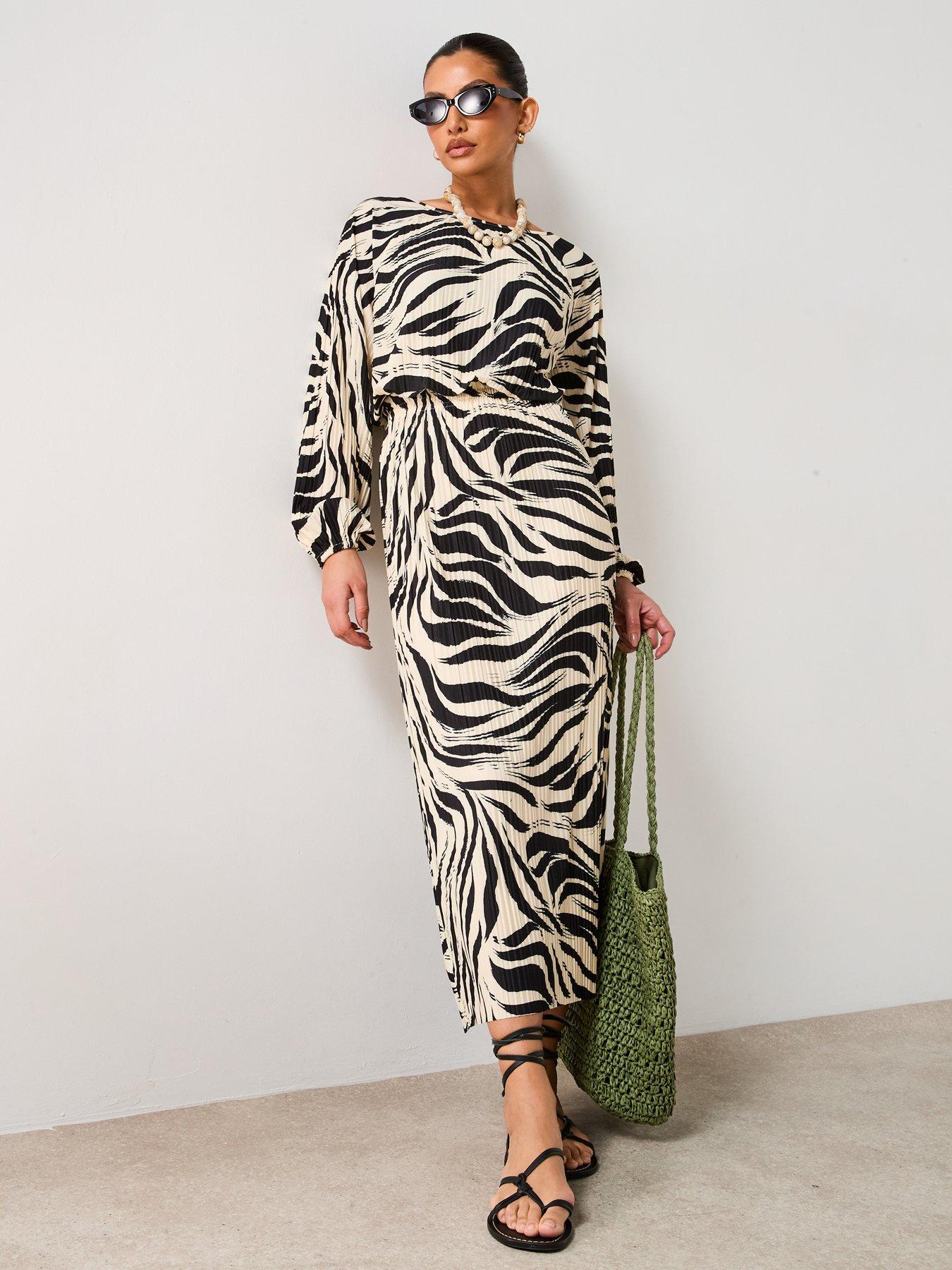 Image 3 of 6 of V by Very Printed Co-Ord Top - Black