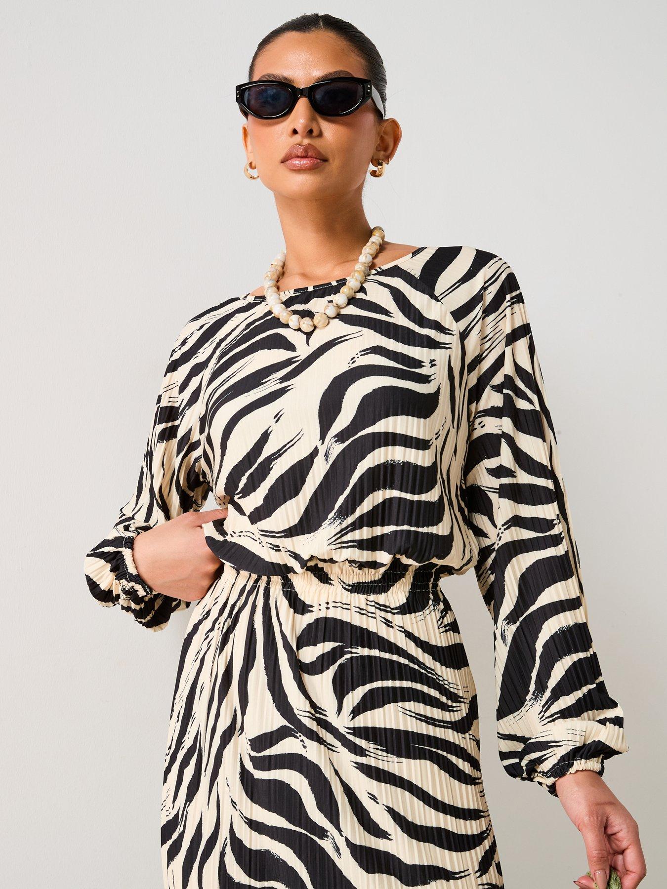 Image 5 of 6 of V by Very Printed Co-Ord Top - Black