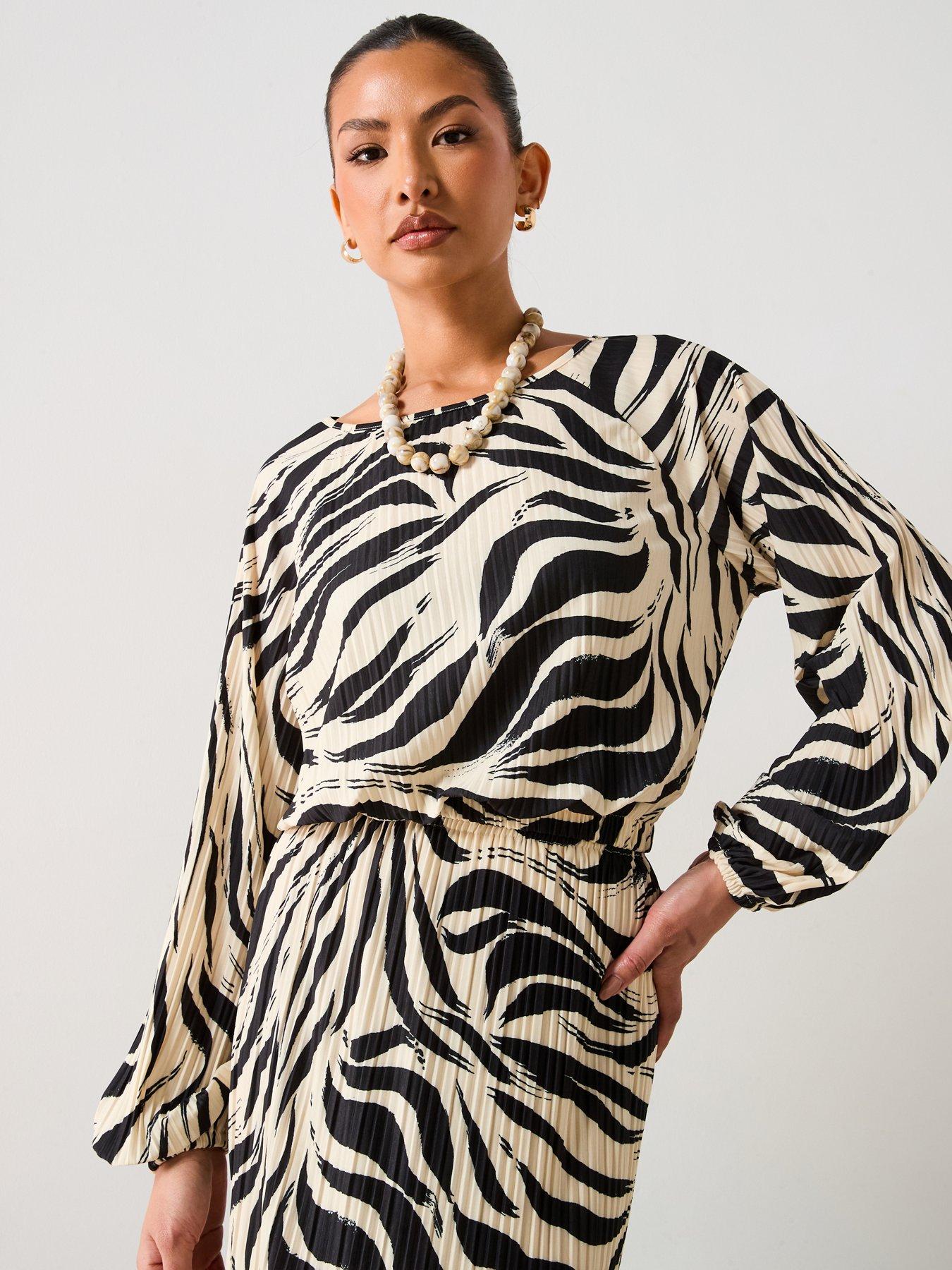 Image 6 of 6 of V by Very Printed Co-Ord Top - Black