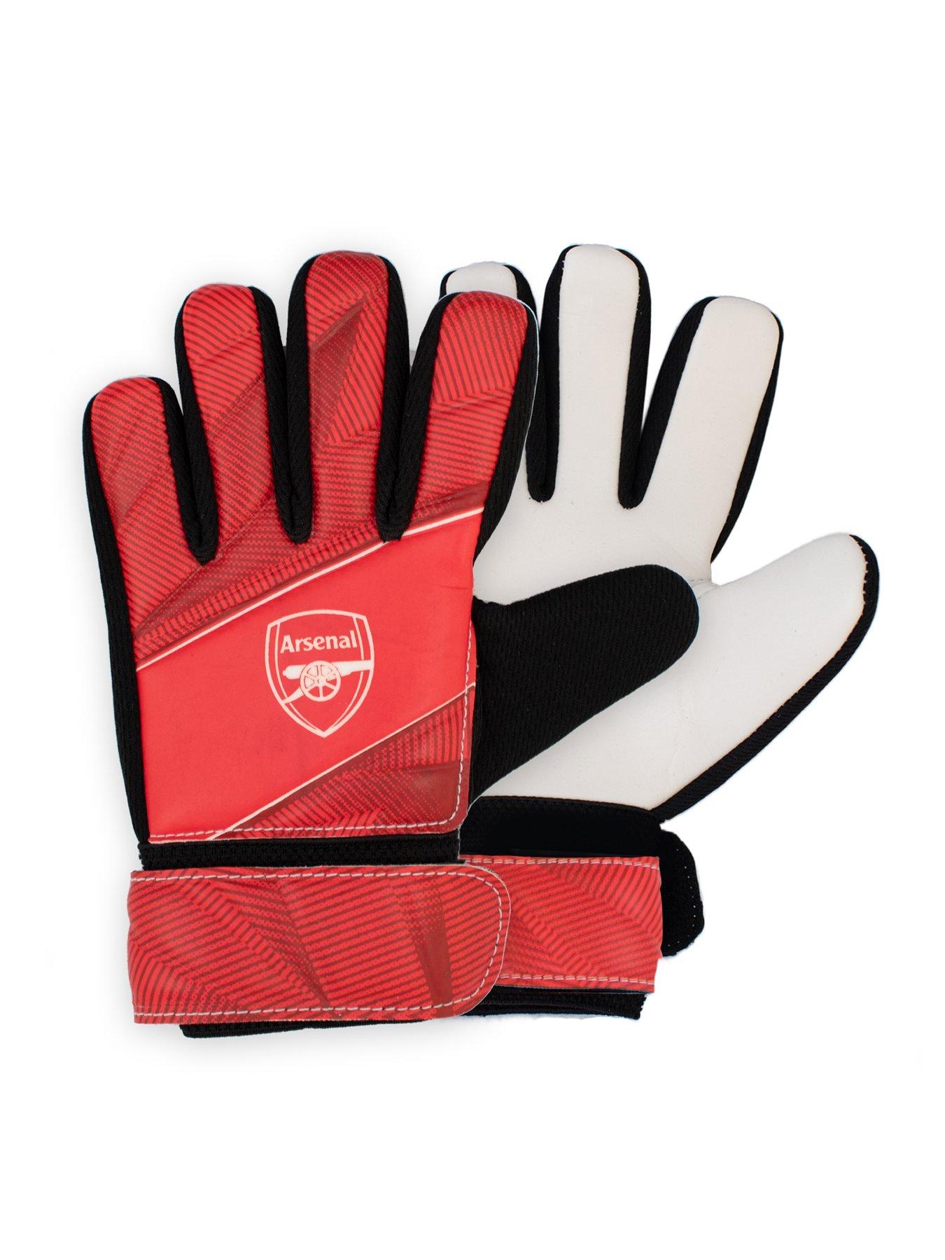 Image 3 of 7 of Football Bundle: 750ml Aluminium Bottle, Shin Pads, Goalkeeper Gloves &amp; Size 5 Turbine Ball