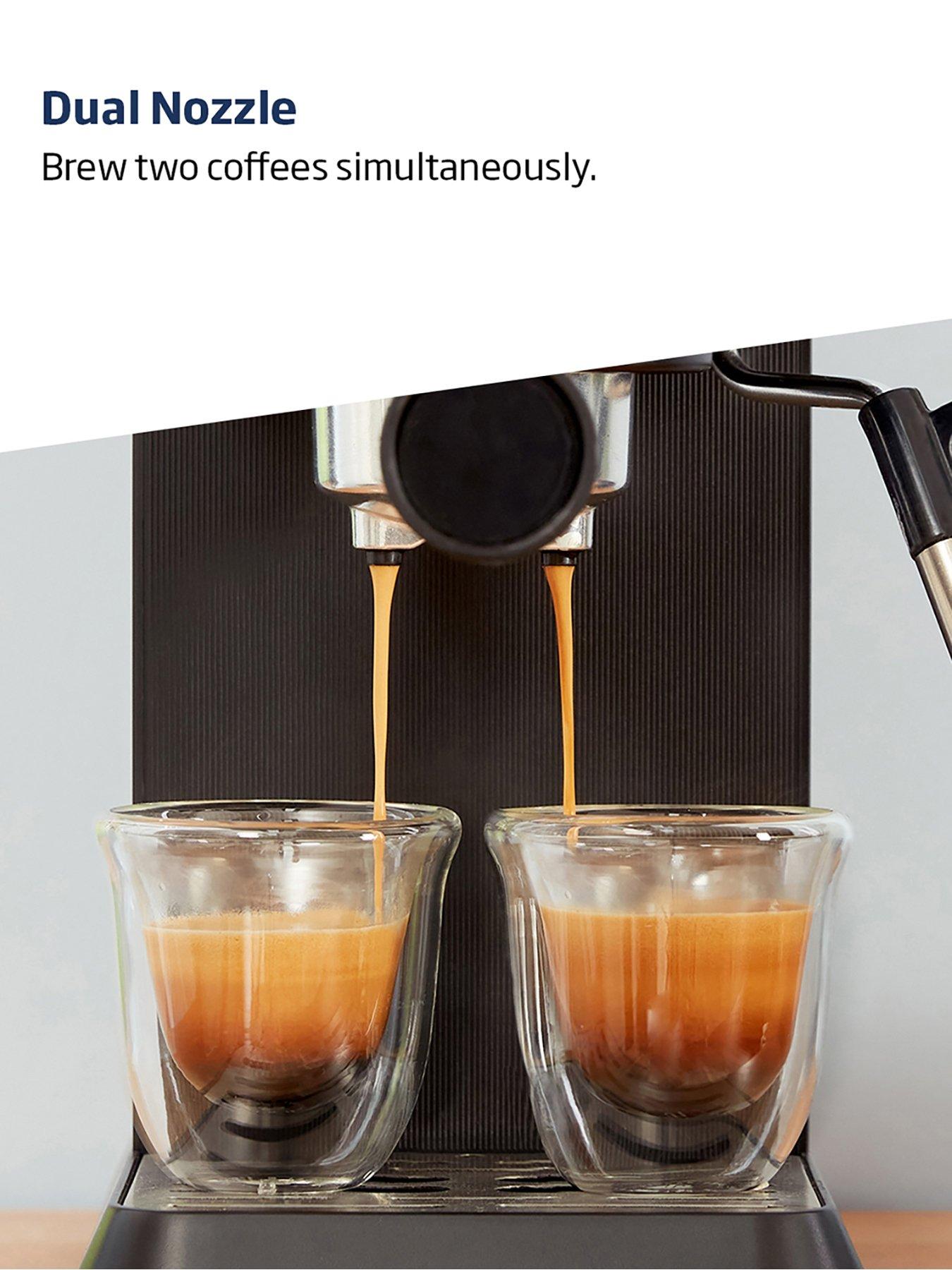 Image 4 of 7 of Beko CaffeExperto&trade; CEP5302B Espresso Coffee Machine with Steam Wand - Black
