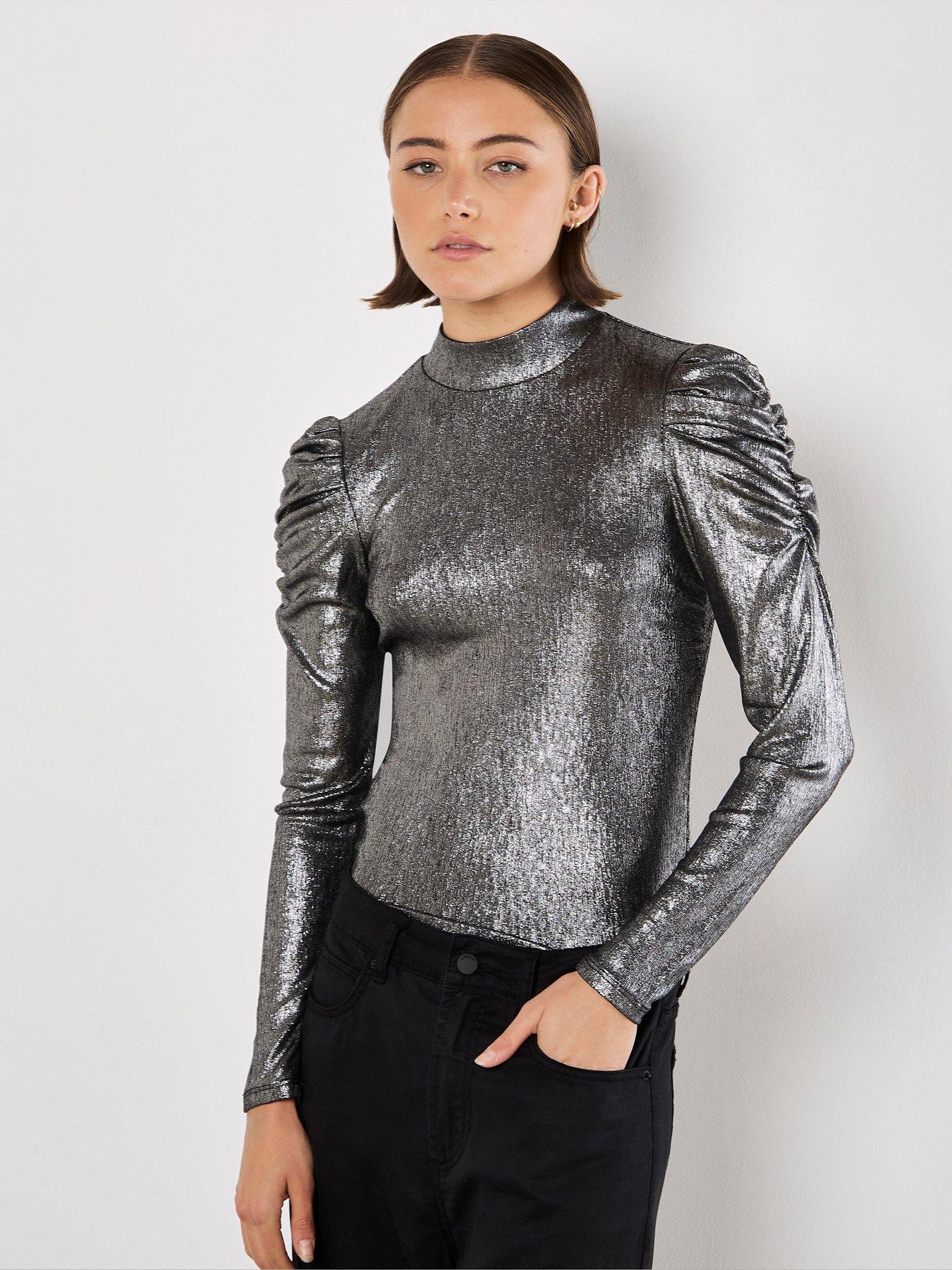 Exaggerated shoulder top 2025