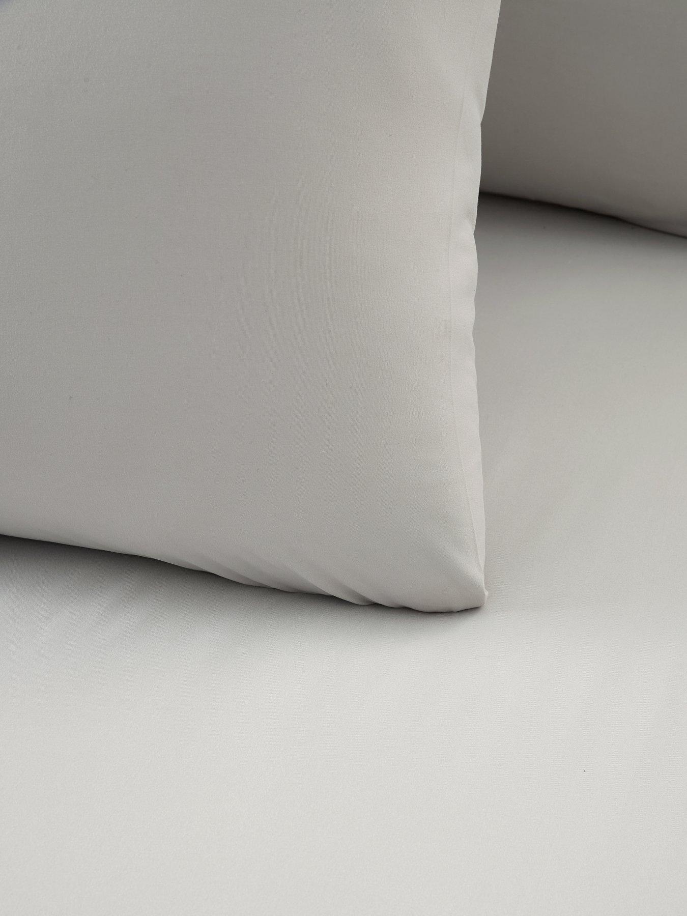 Image 4 of 4 of Very Home Super Soft Easy Iron Pack of 4 Pillowcases&nbsp;