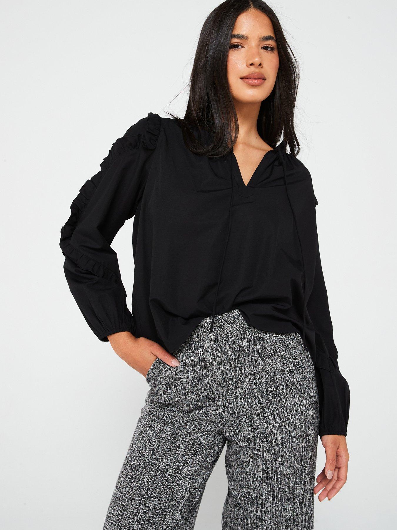 undefined Ditte Long Sleeve Detail Top - Black