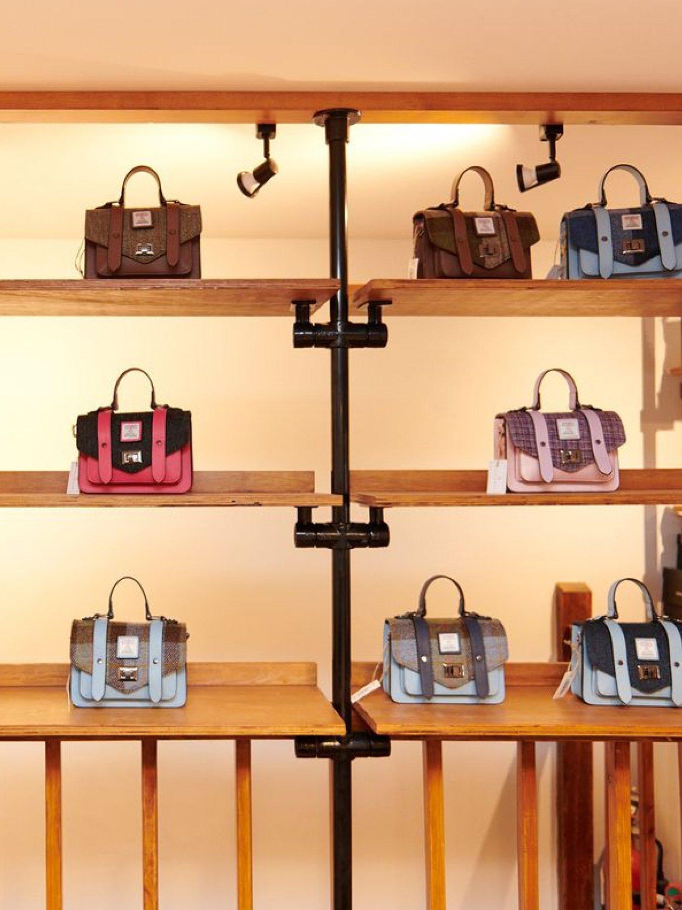 Image 2 of 4 of Virgin Experience Days Tweed Harris Handbag Workshop for One - 6 UK Locations