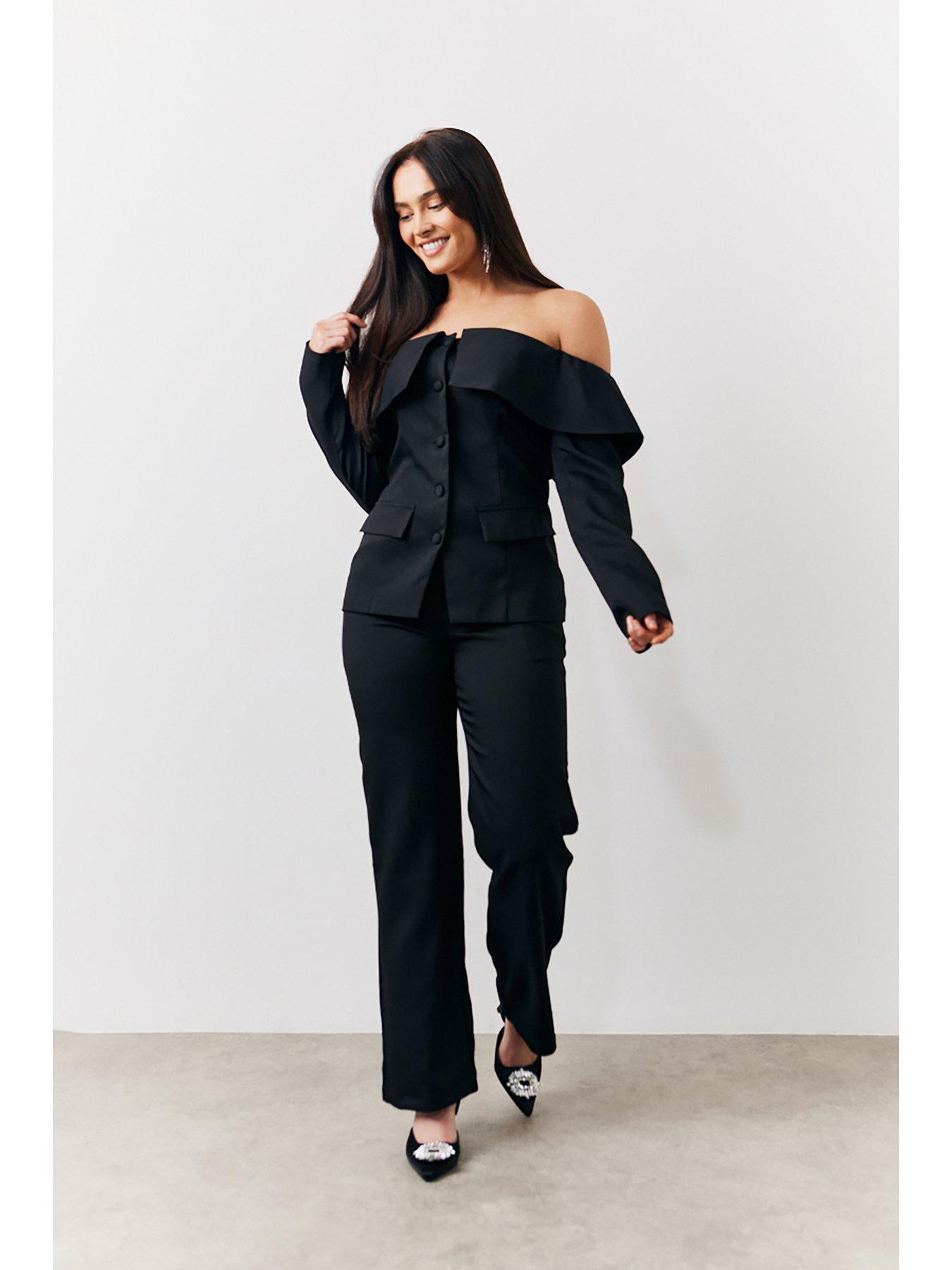 Image 4 of 6 of In The Style Hannah Brown Fold Over Button Through Blazer - Black