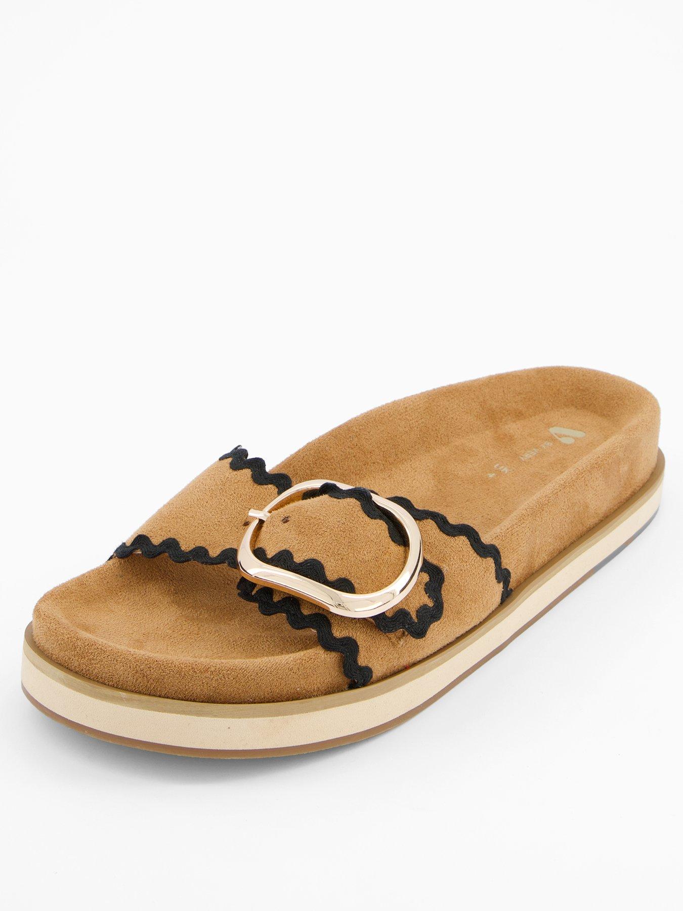 undefined Flat Slider With Buckle