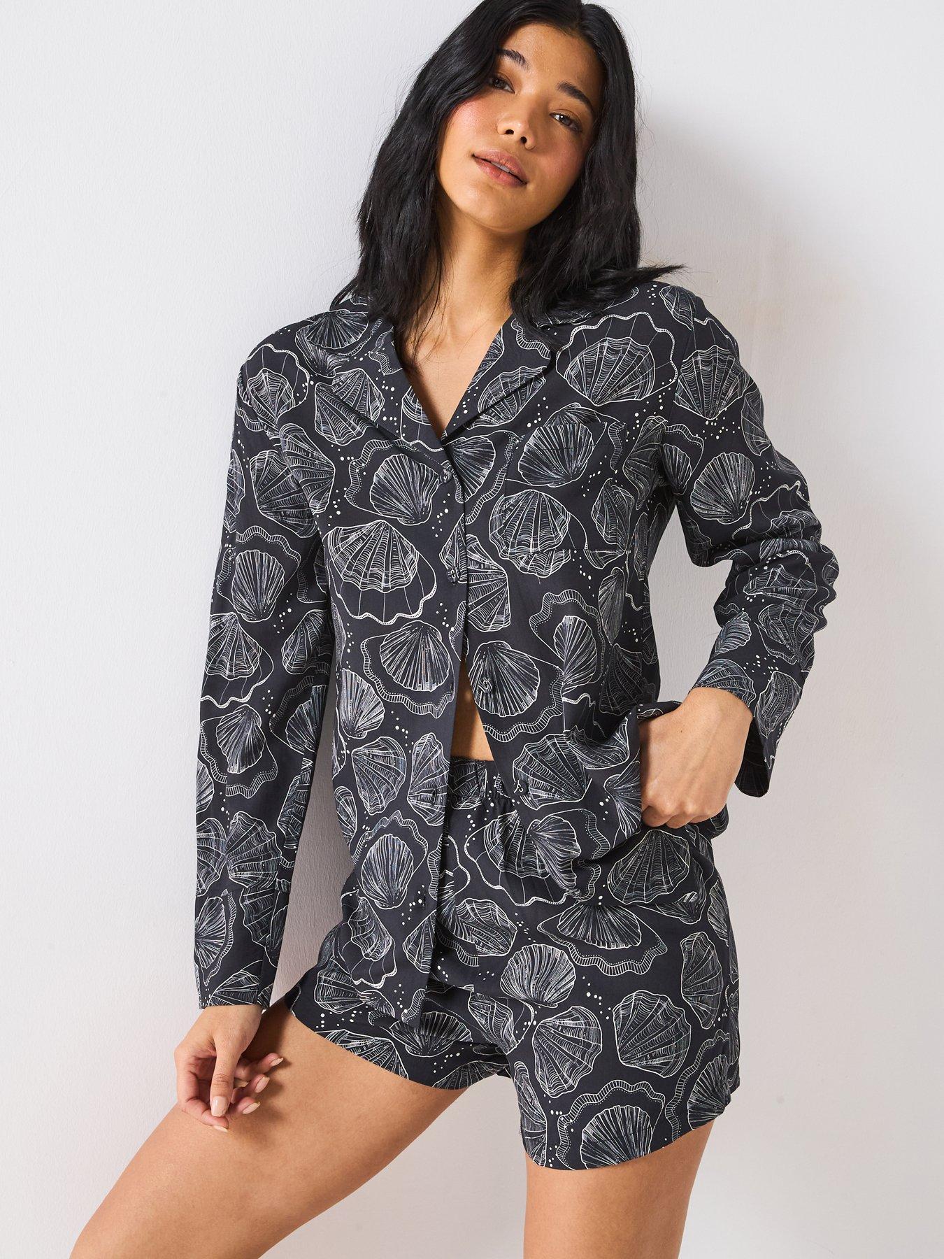 undefined Woven Shell Print Revere Long Sleeve Short Pyjama Set - Black