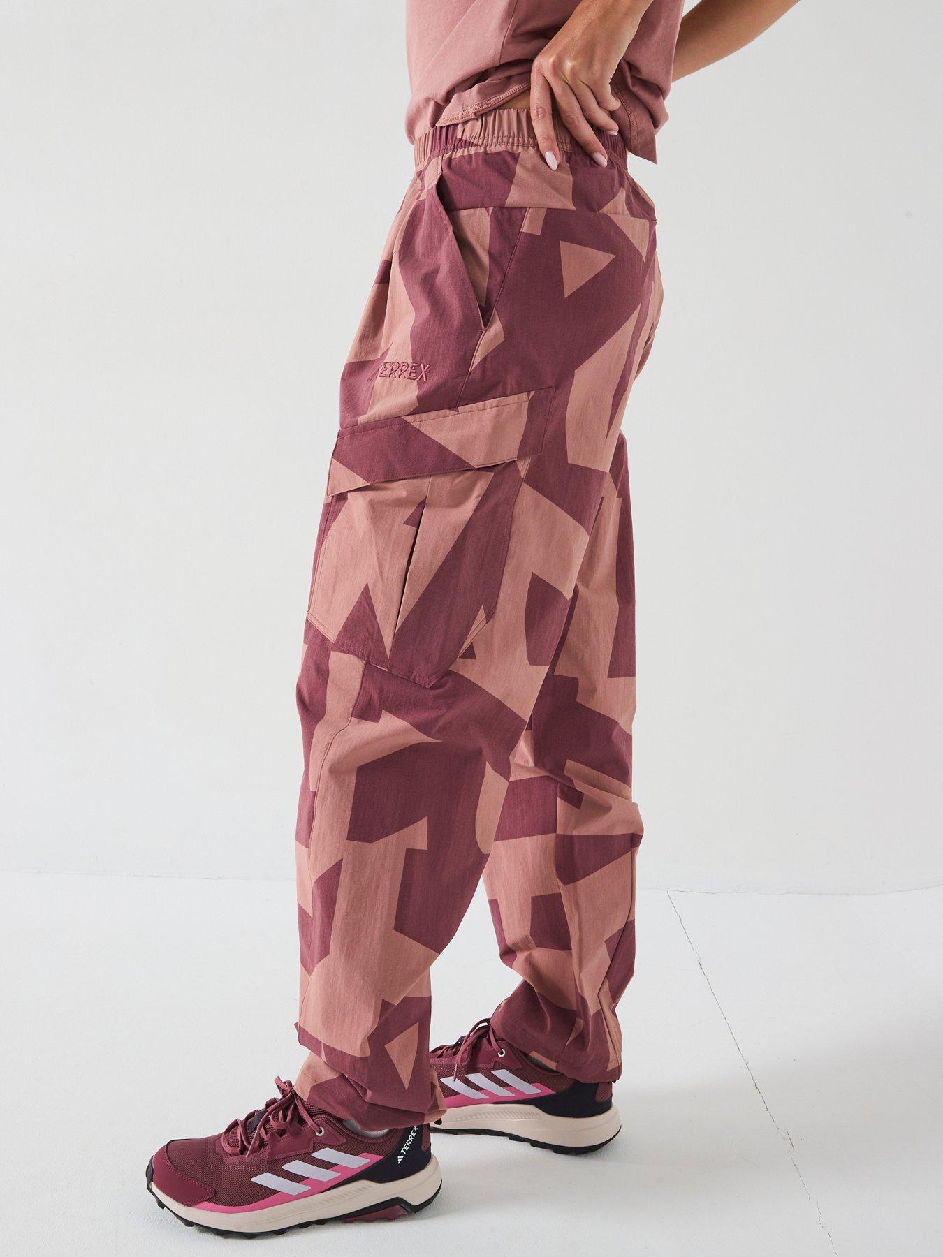 undefined Women's Printed Cargo Pants - Crimson/Clay/Fig/Crimson