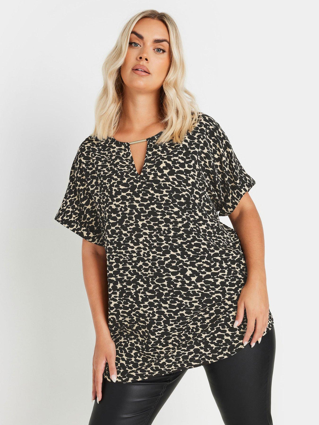 undefined Curve Trim Neck Short Sleeve Top - Black