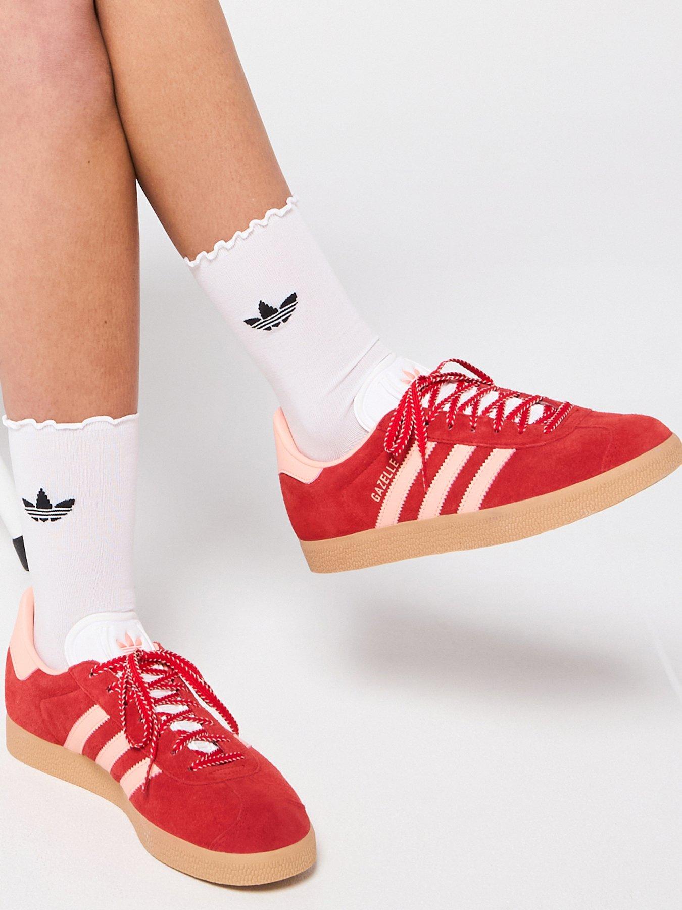 undefined Women's Gazelle Trainers - Bet Scarlet/Glow Pink/Gold Met