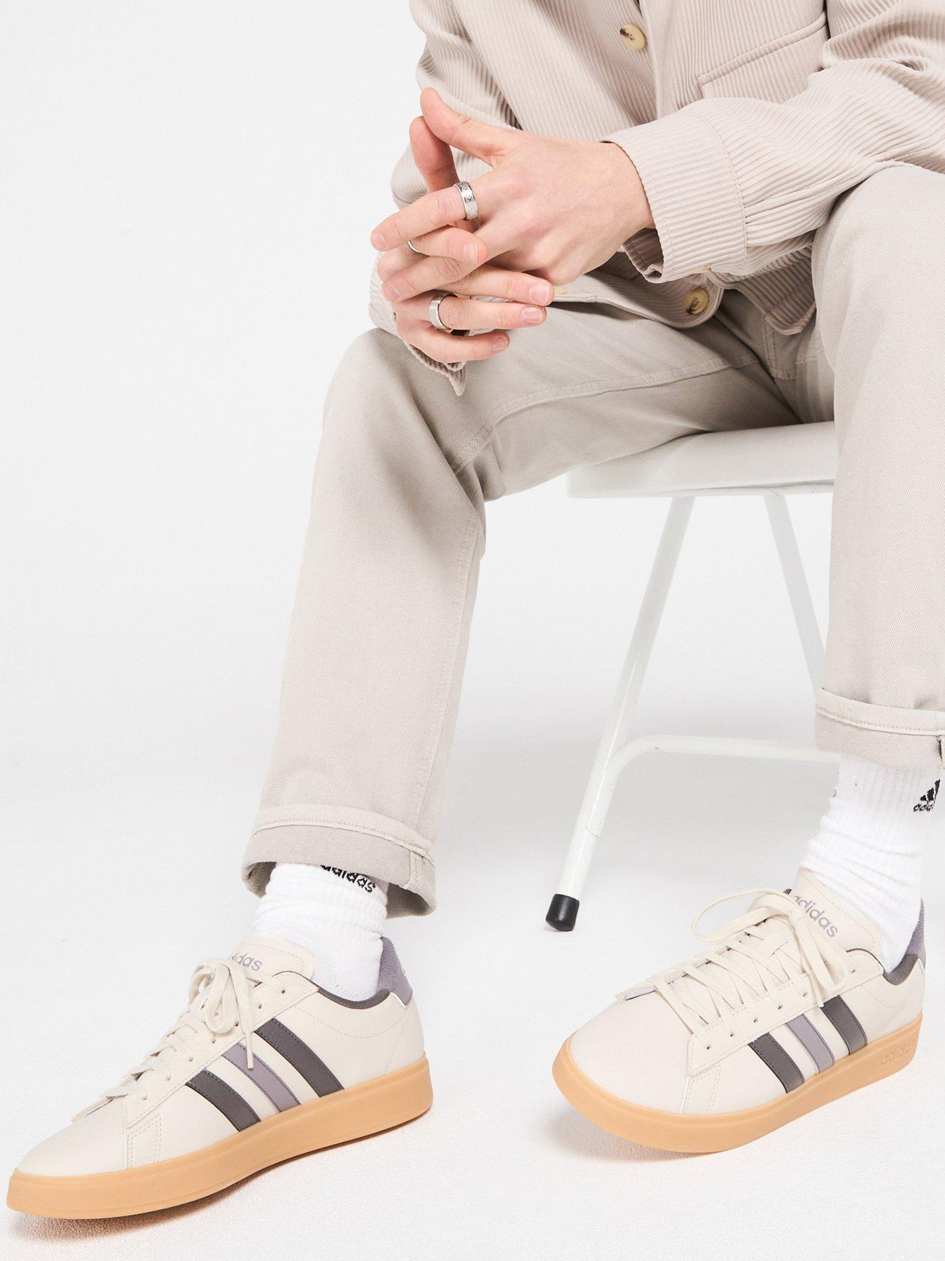undefined Mens Grand Court 20 Trainers - Beige