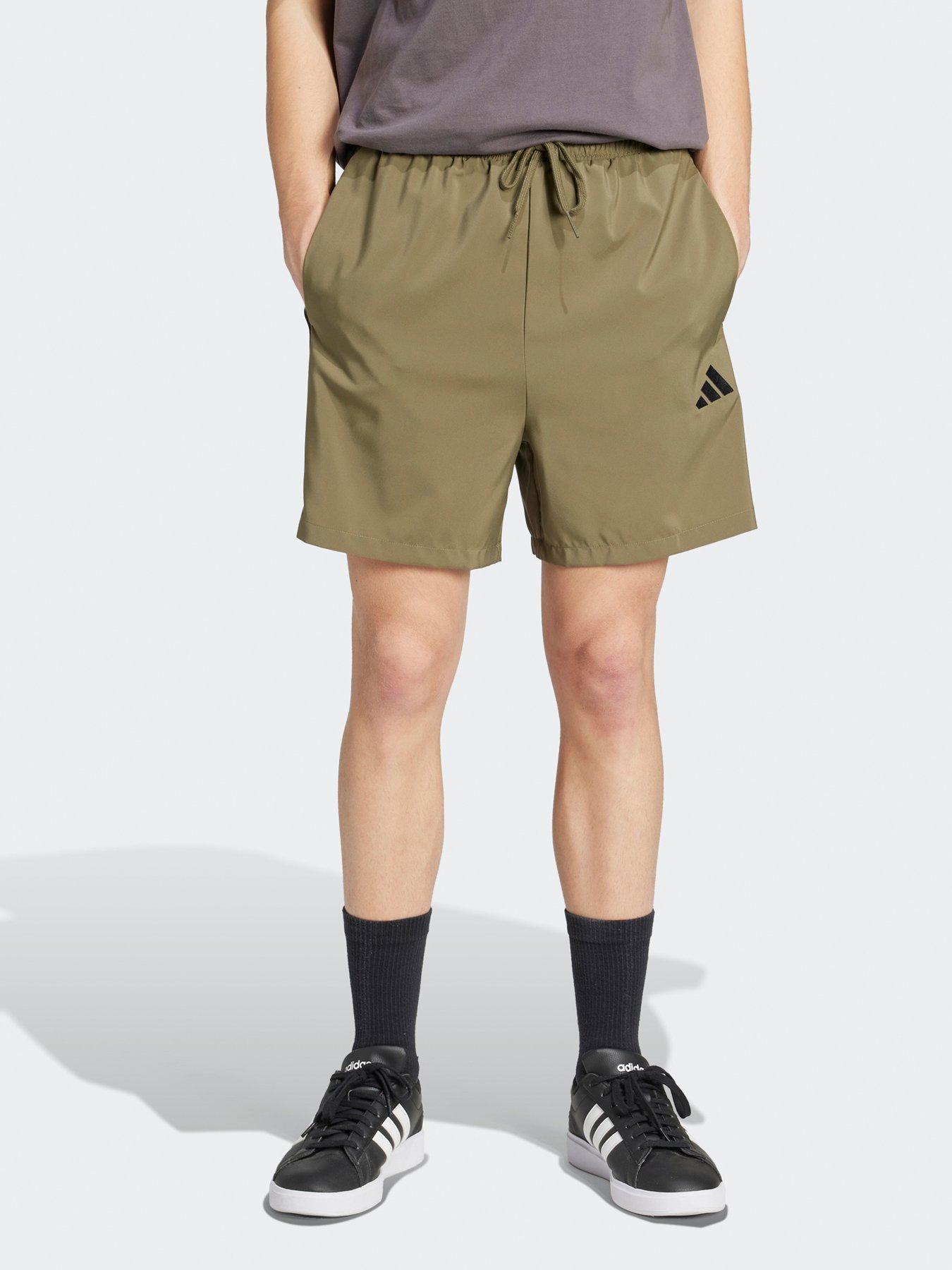 undefined Men's Essentials 3-Stripe Chelsea Shorts - Green