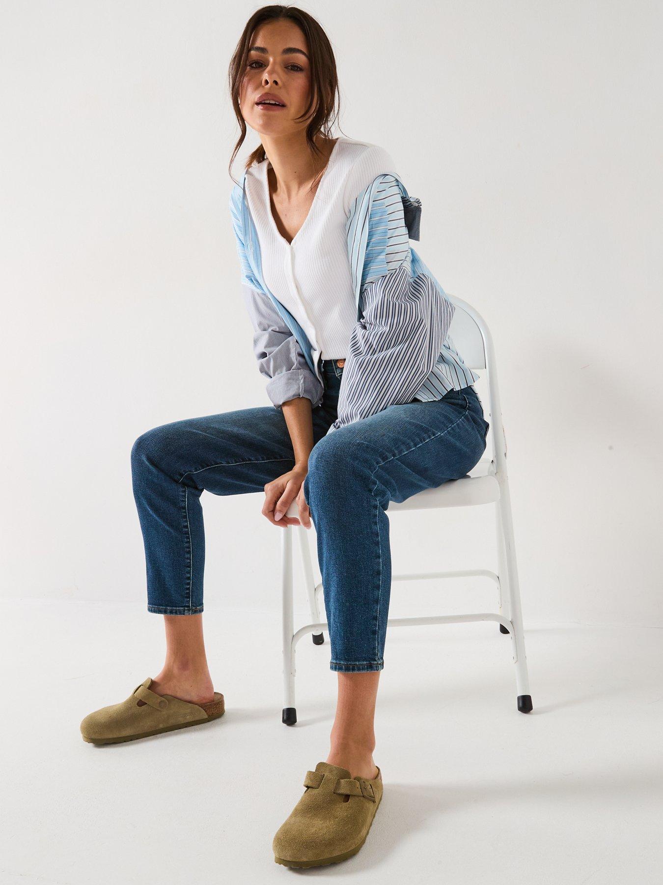 Image 4 of 6 of Levi's High-Waisted Mom Jeans - Moving Target - Blue