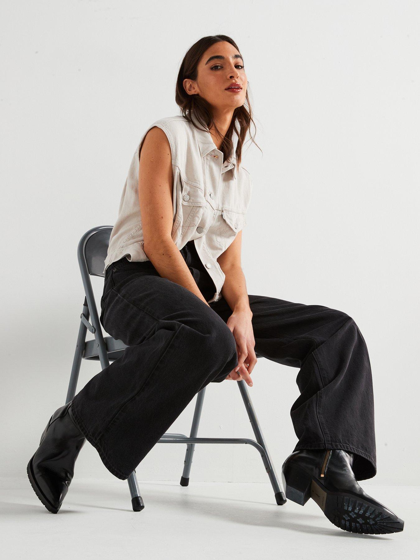 Image 6 of 6 of Levi's Cinch Baggy Jeans - Capturing Moments&nbsp;- Black