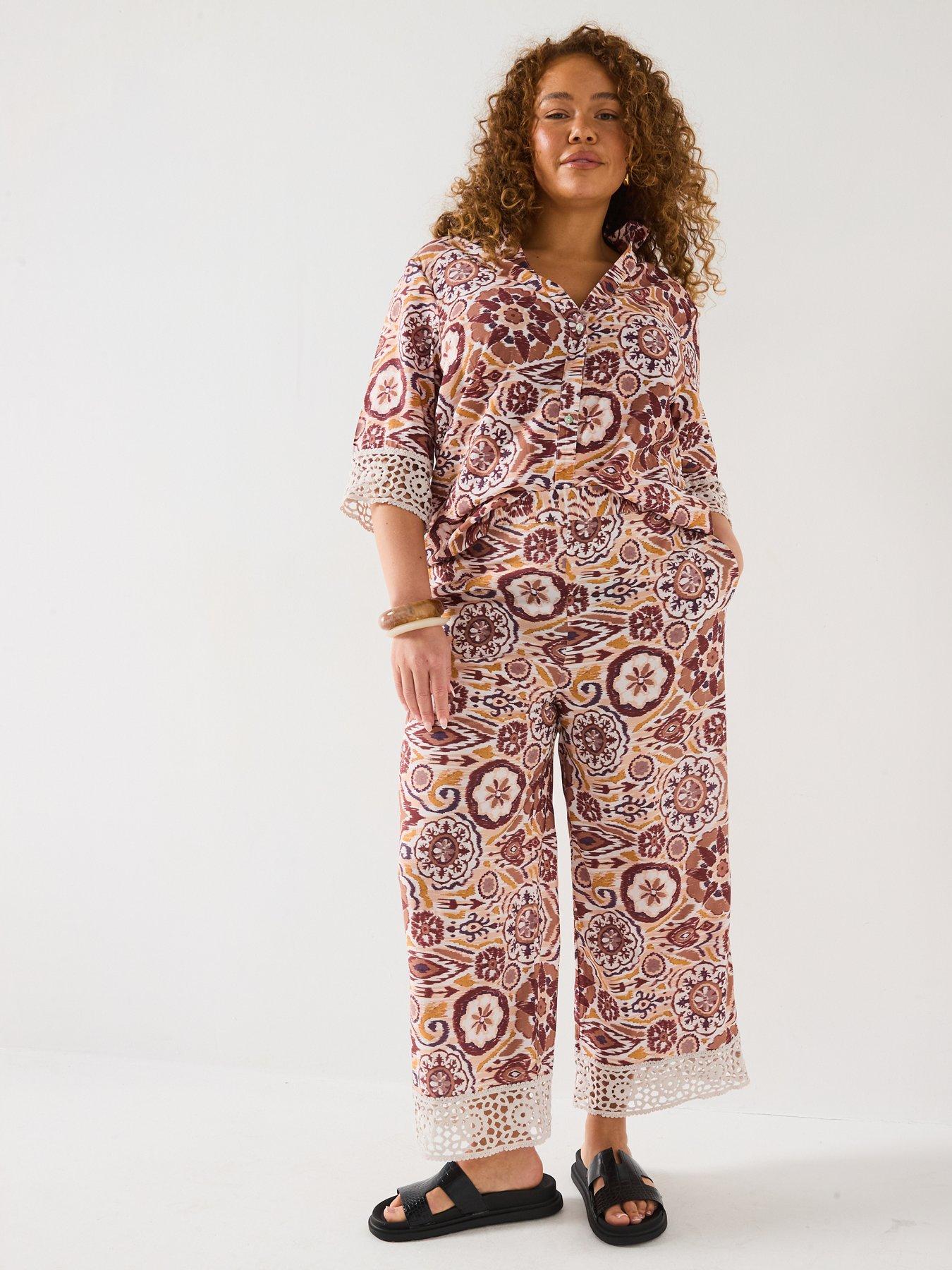 Image 3 of 6 of V by Very Curve Lace Trim Cropped Trouser Co-Ord