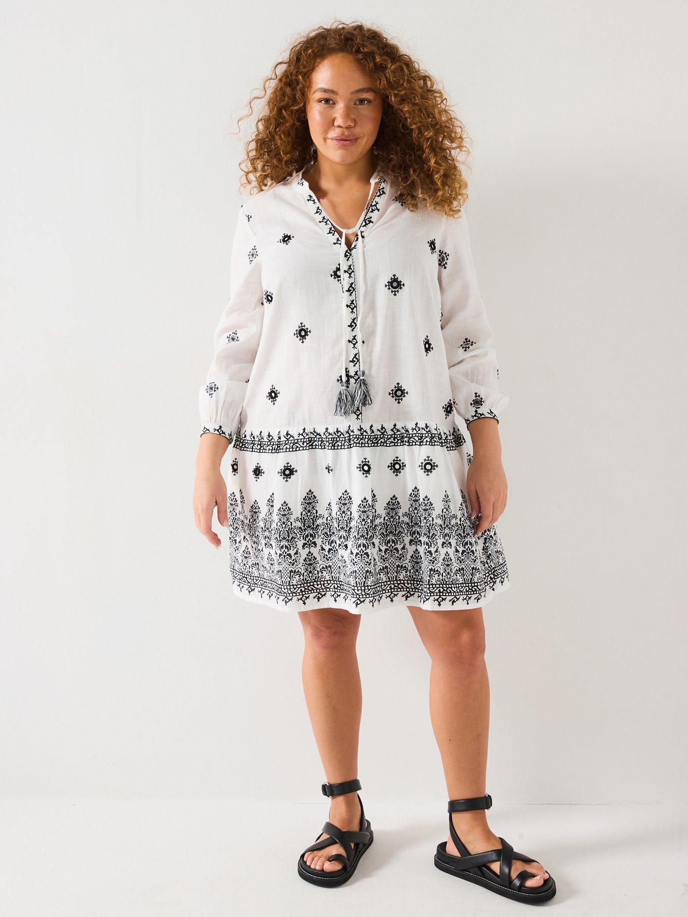 Image 1 of 6 of V by Very Curve Printed Smock Mini Dress - Black