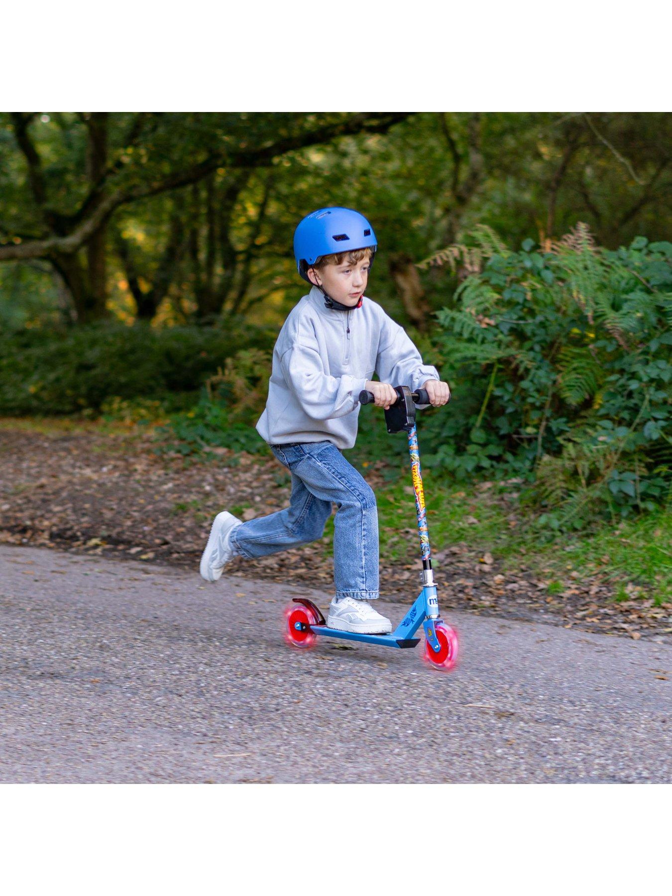 Image 3 of 7 of Hot Wheels Folding Inline Revver Scooter with Light up Wheels