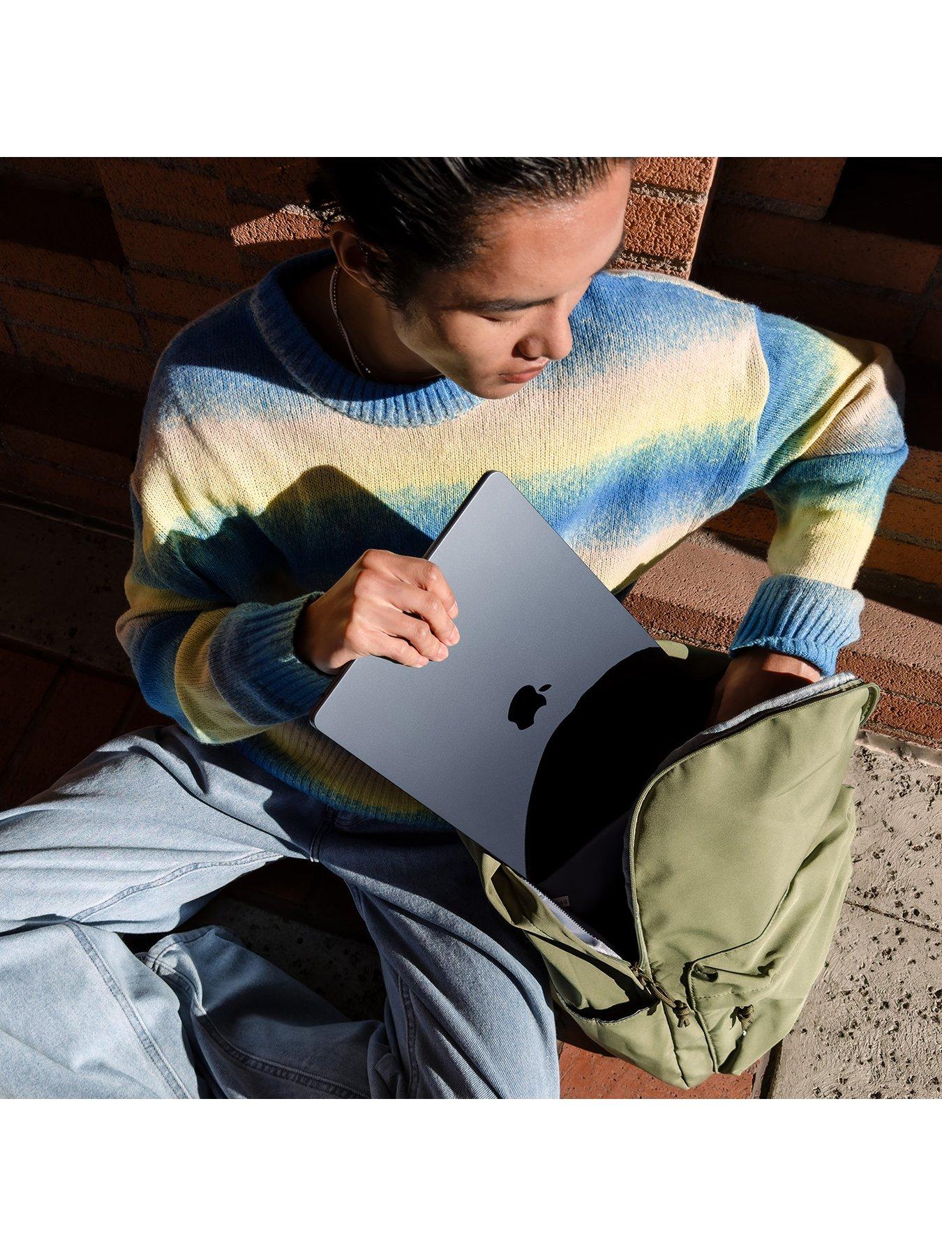 Image 6 of 8 of Apple MacBook Air (M3, 2024) 15 inch with 8-core CPU and 10-core GPU, 16GB Unified Memory, 256GB SSD - Starlight