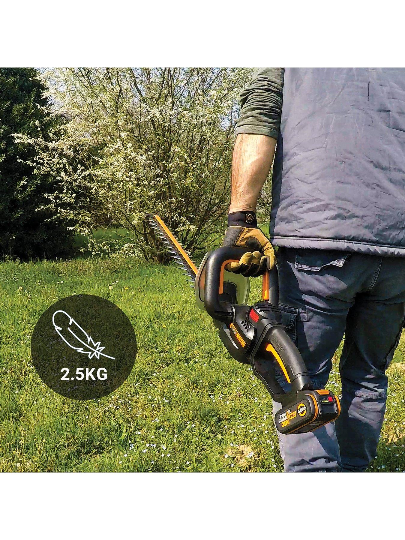 Image 5 of 8 of Worx 20V 57cm Brushless Cordless Hedge Trimmer with x1 4.0Ah Battery and Charger