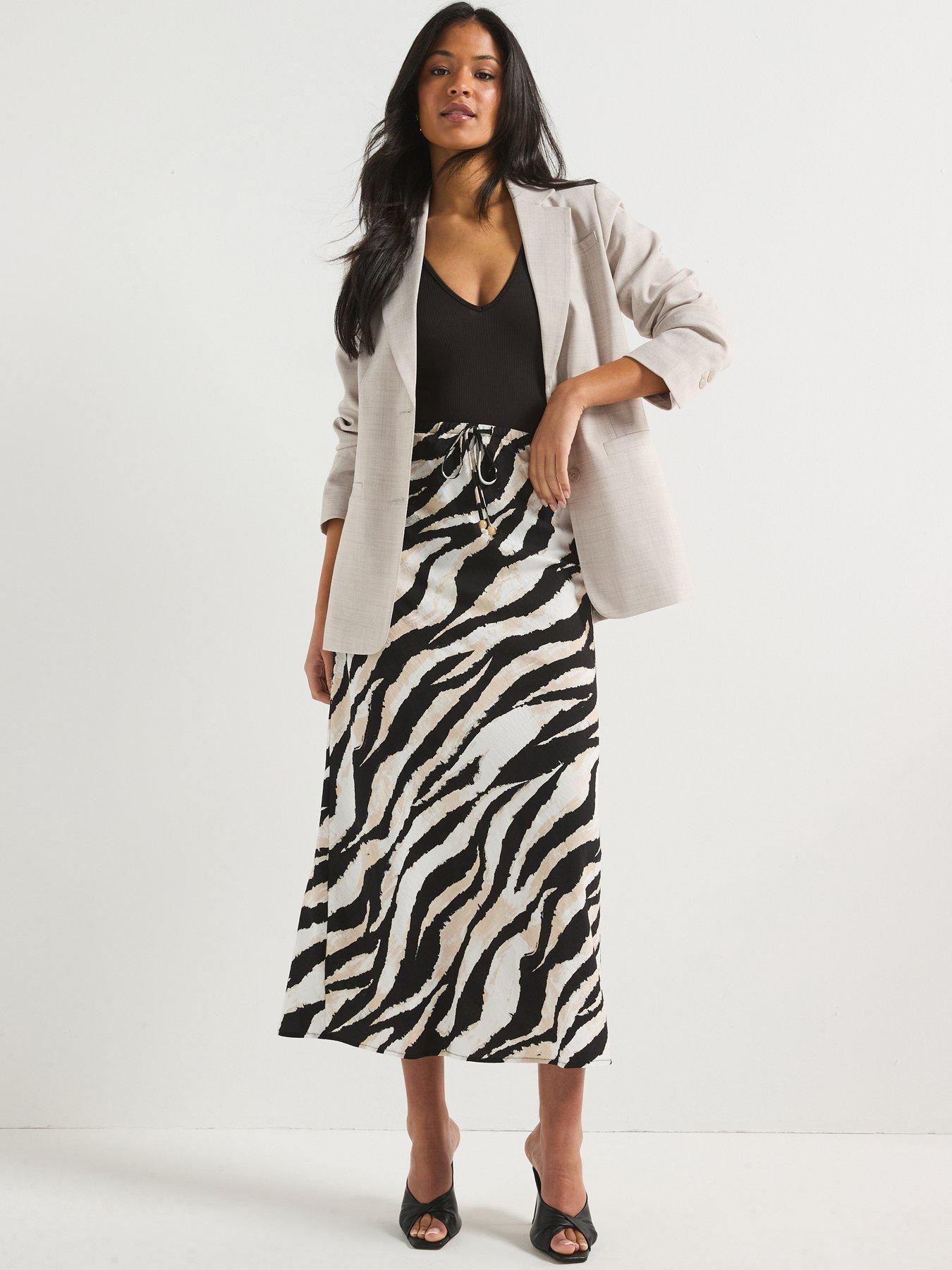 Image 3 of 5 of Vero Moda Cassidy Long Sleeve Loose Blazer - Cream