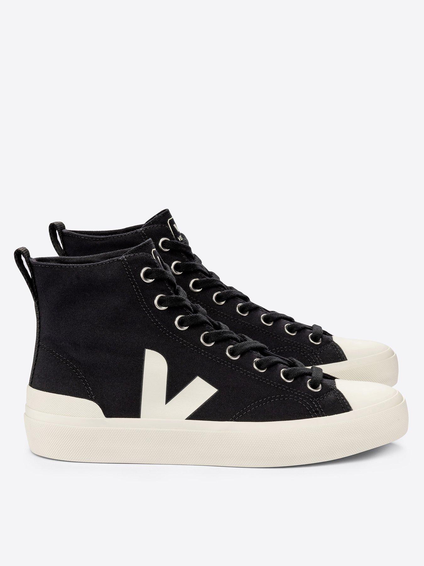 Image 1 of 3 of Veja Women's Wata Ii Low Trainers - Black