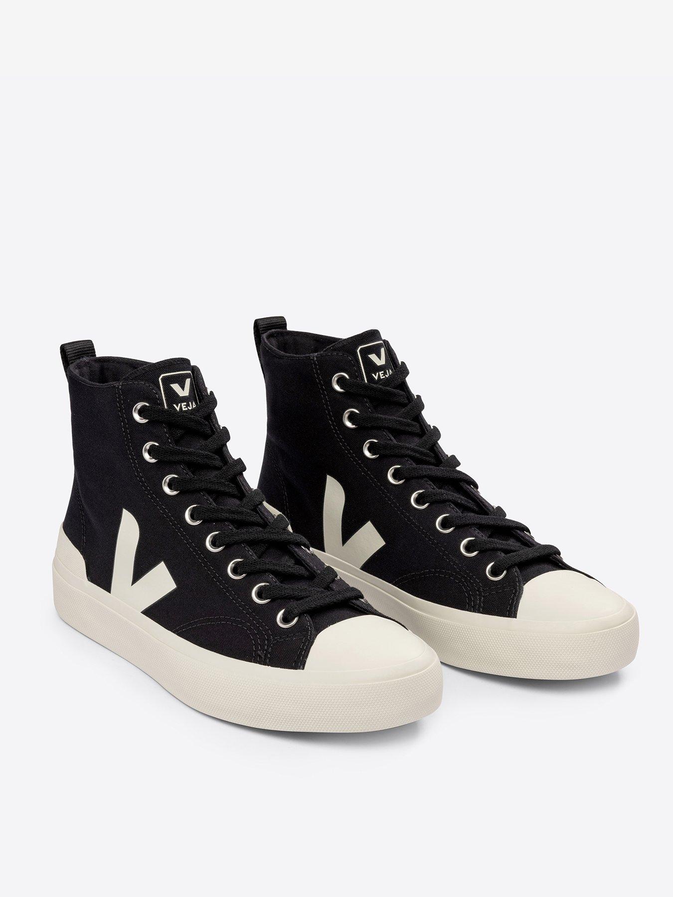 Image 2 of 3 of Veja Women's Wata Ii Low Trainers - Black