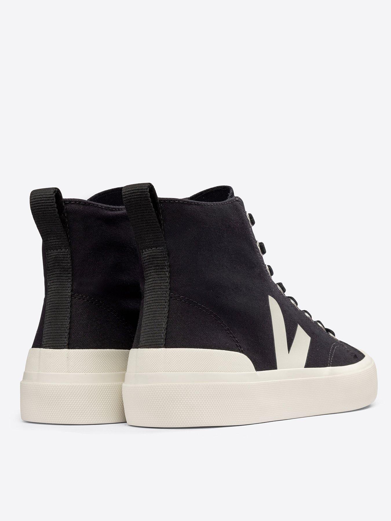 Image 3 of 3 of Veja Women's Wata Ii Low Trainers - Black