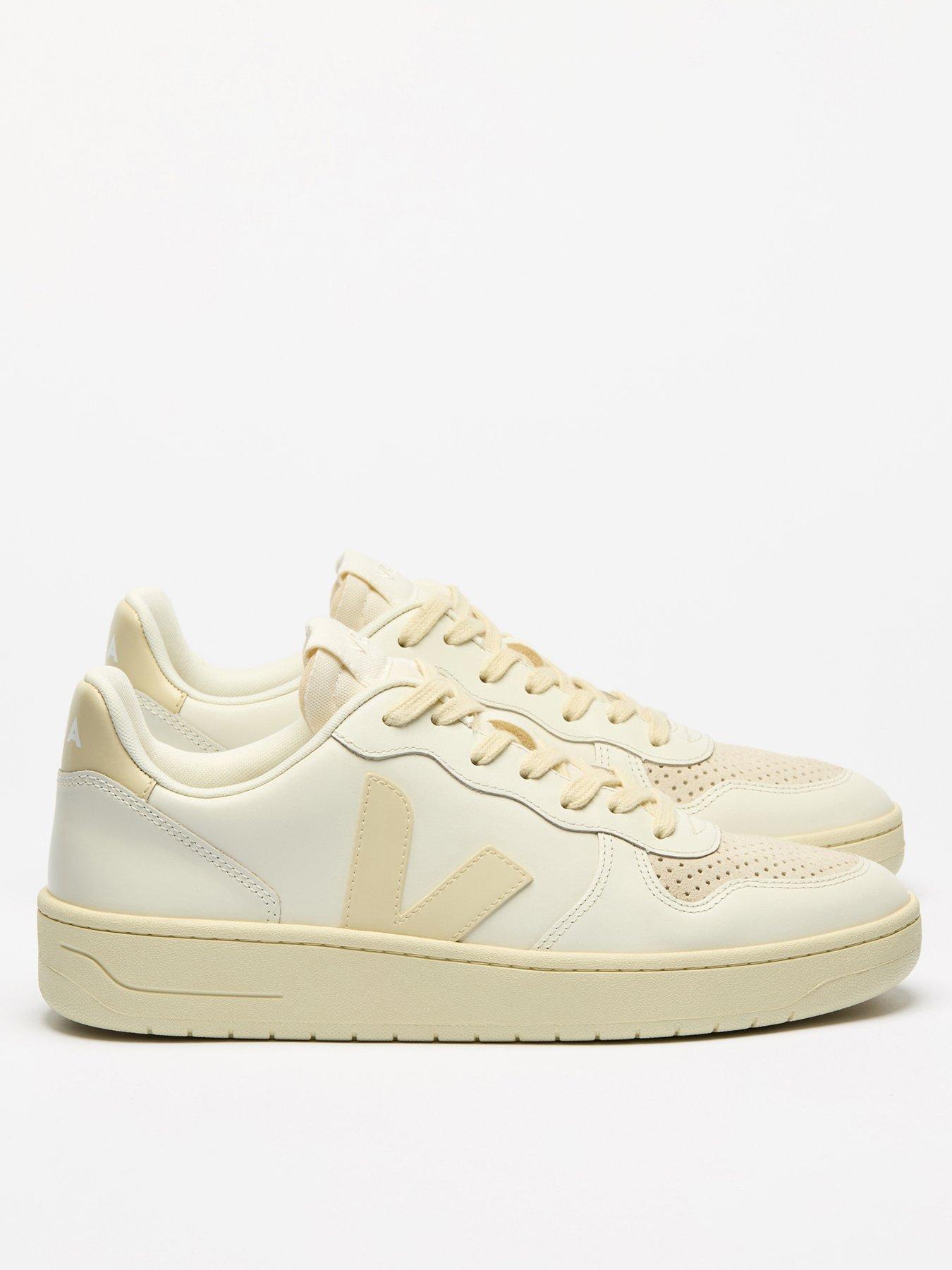 Veja Women's V-10 Trainers - Beige