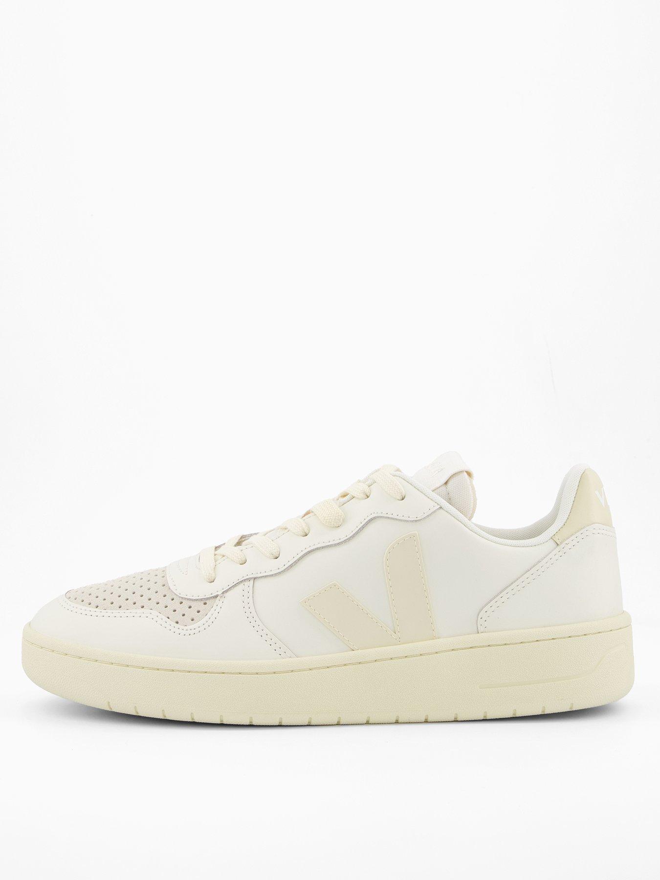 Veja Men's V-10 Trainers - Beige