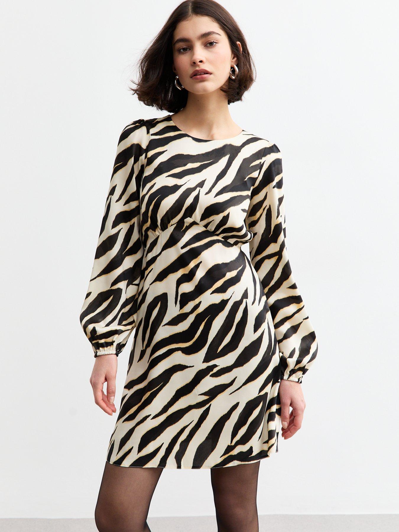 New Look: Abstract Print Satin Mini Dress - Black