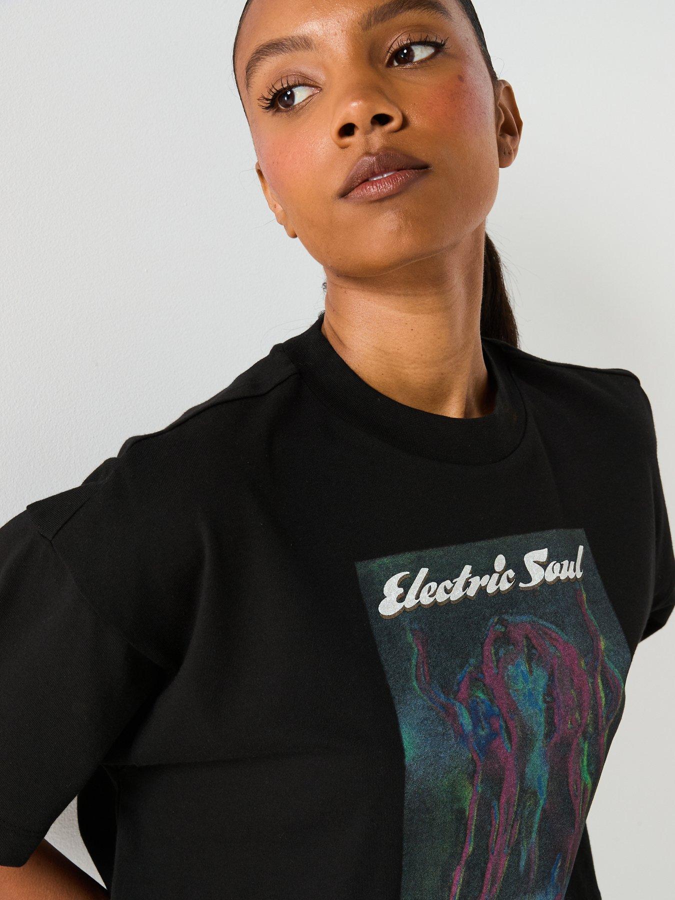 Image 5 of 5 of HUGO Cropped Graphic T-Shirt - Black