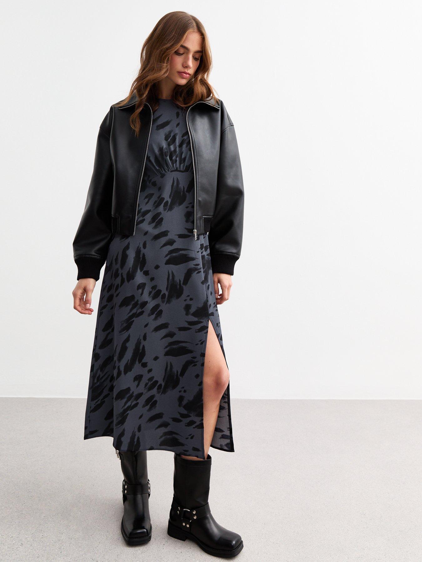 Image 3 of 5 of New Look Printed Carol Midi Dress - Blue